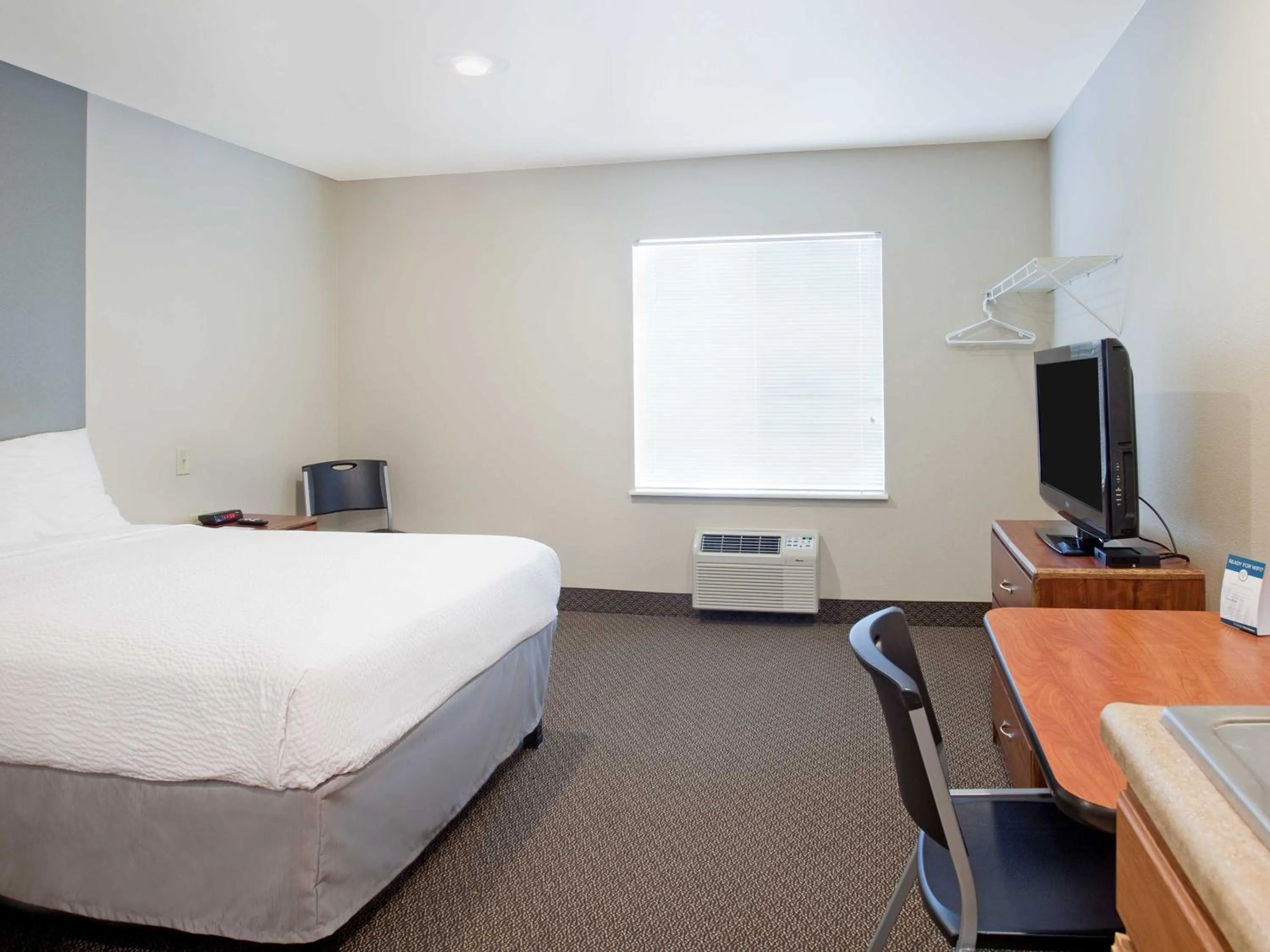 TV and multimedia, Bed in WoodSpring Suites Williston