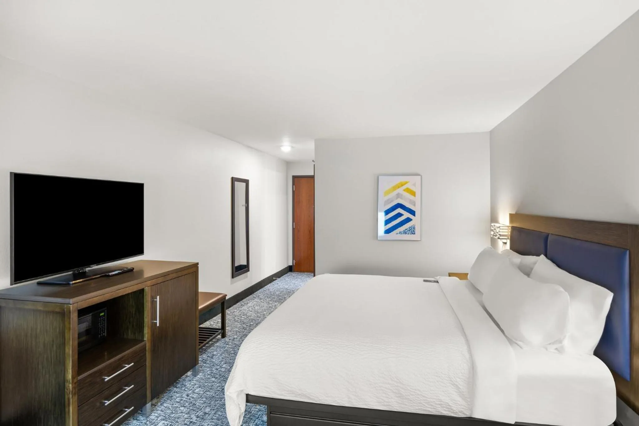 Photo of the whole room, Bed in Holiday Inn Express Asheville Woodfin by IHG