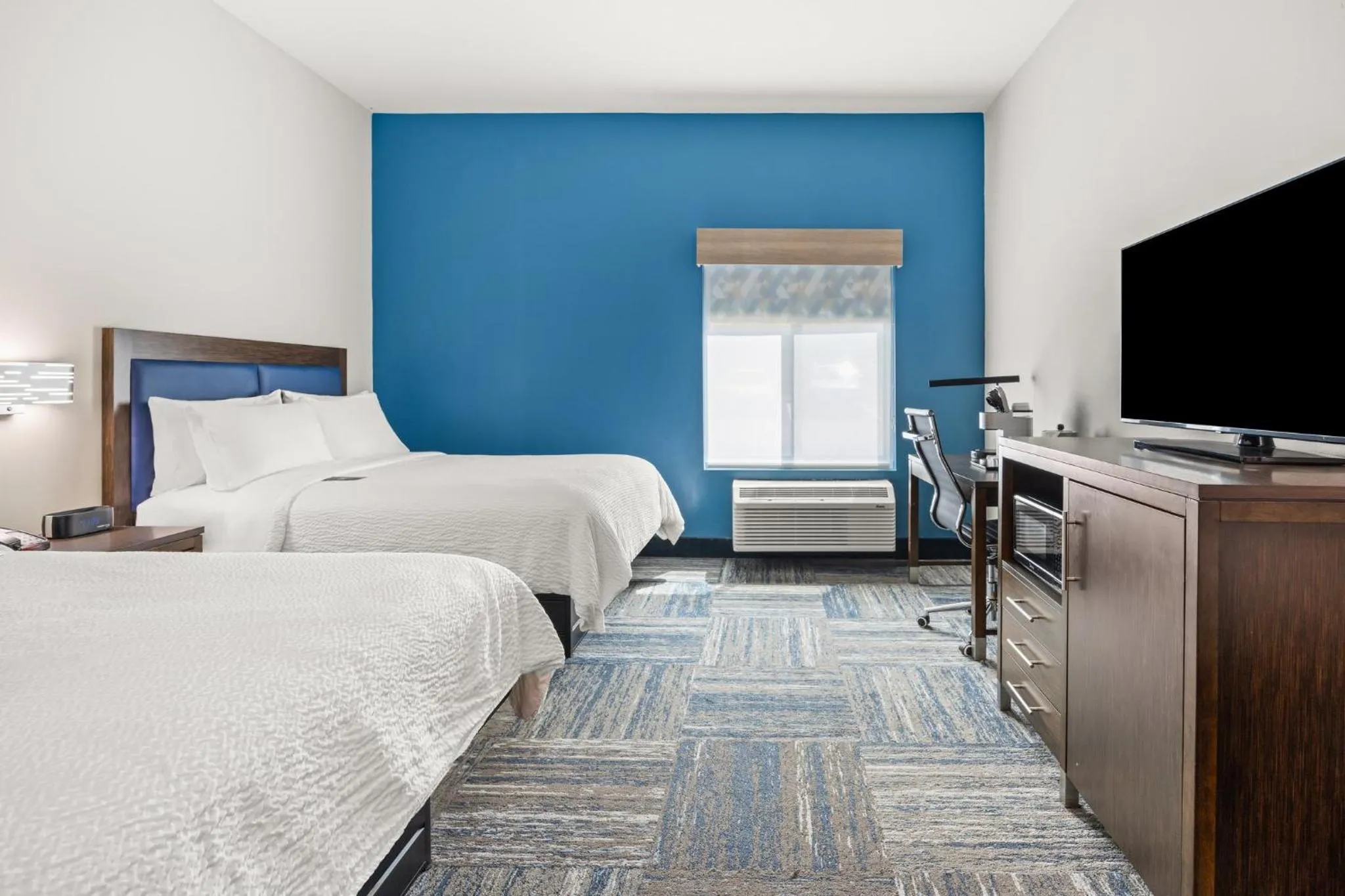 Photo of the whole room, Bed in Holiday Inn Express Asheville Woodfin by IHG