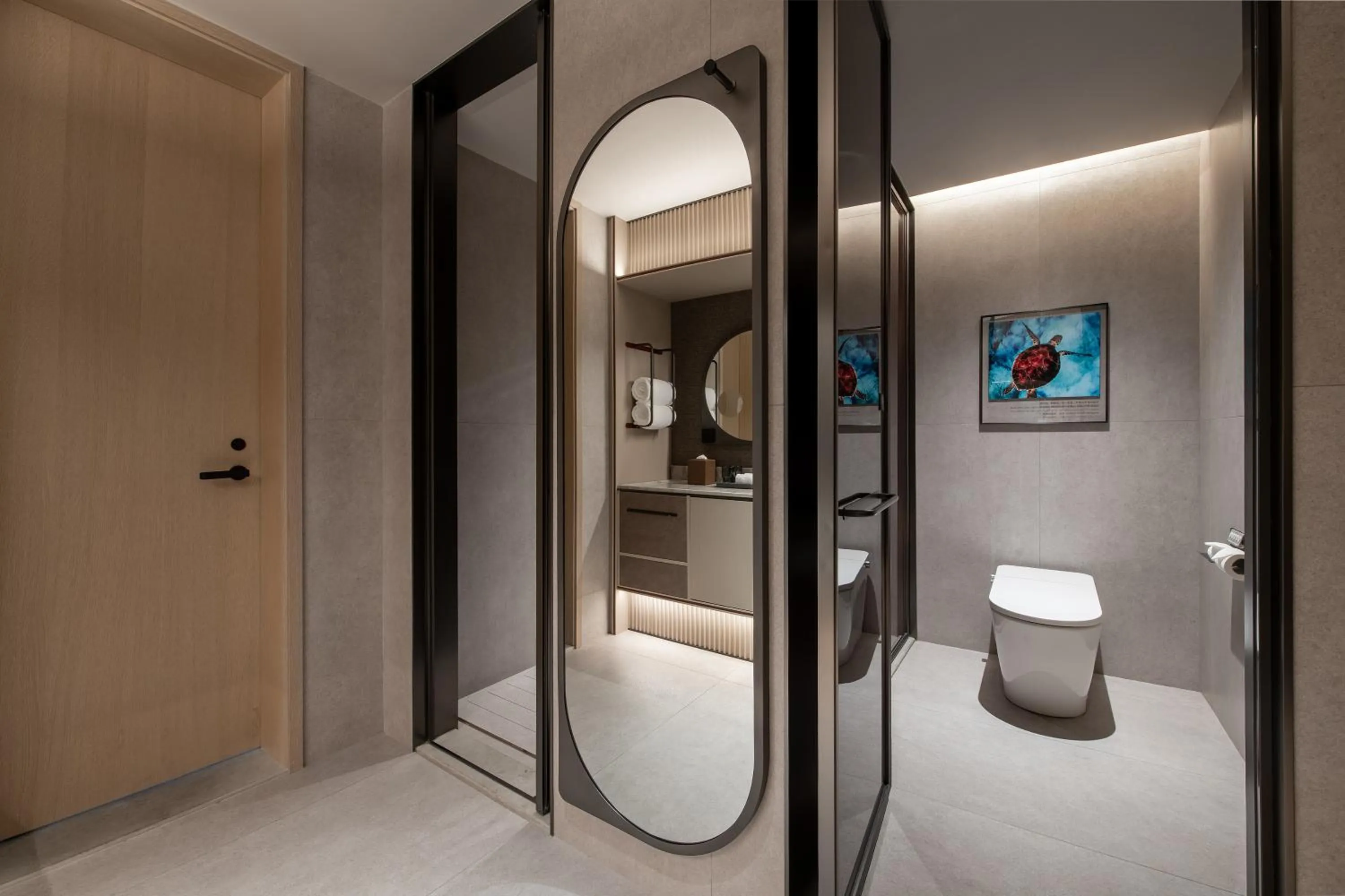 Toilet in Intercity Shenzhen Futian Huanggang with Free Mini Bar