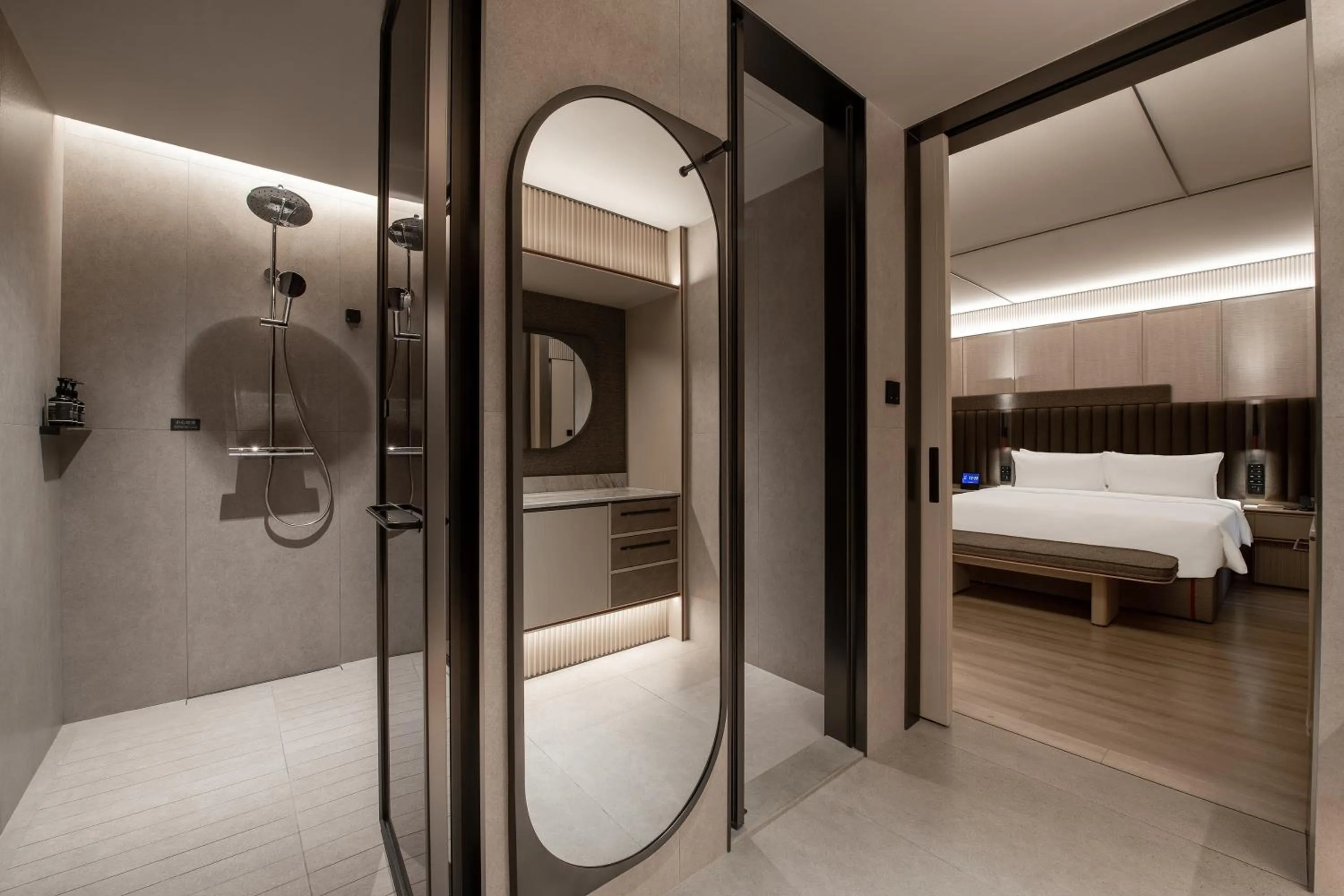 Bathroom in Intercity Shenzhen Futian Huanggang with Free Mini Bar