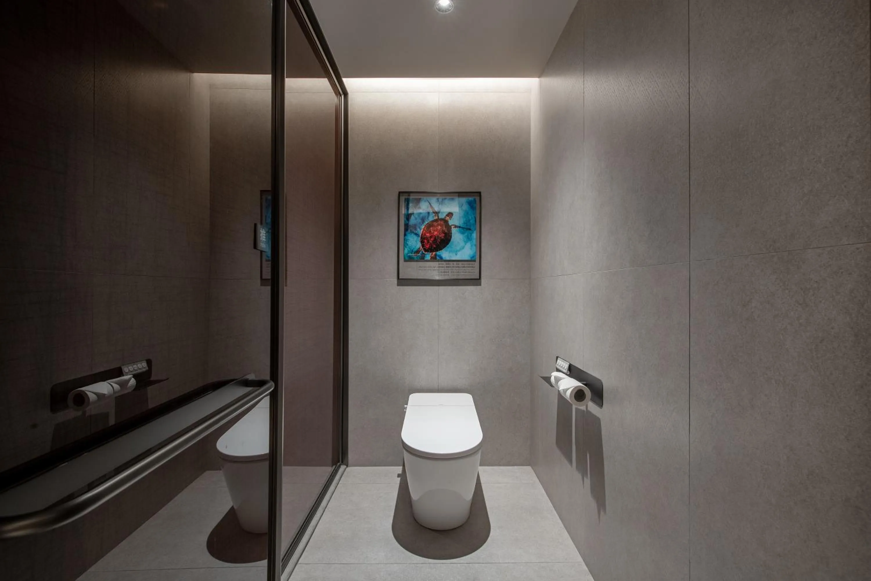 Toilet in Intercity Shenzhen Futian Huanggang with Free Mini Bar