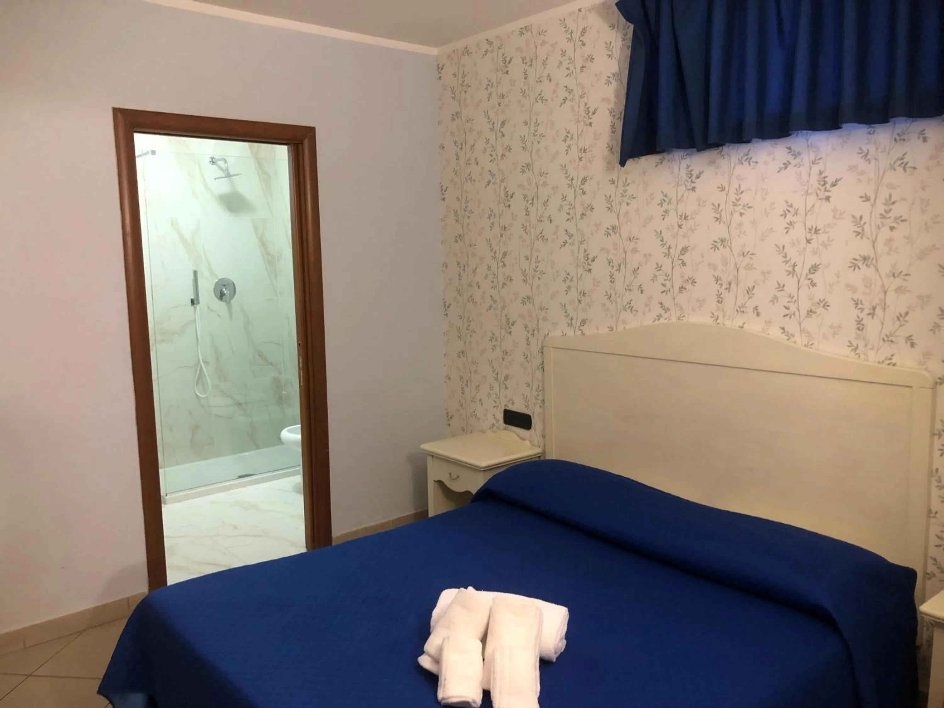 Bedroom, Bed in Hotel Serena