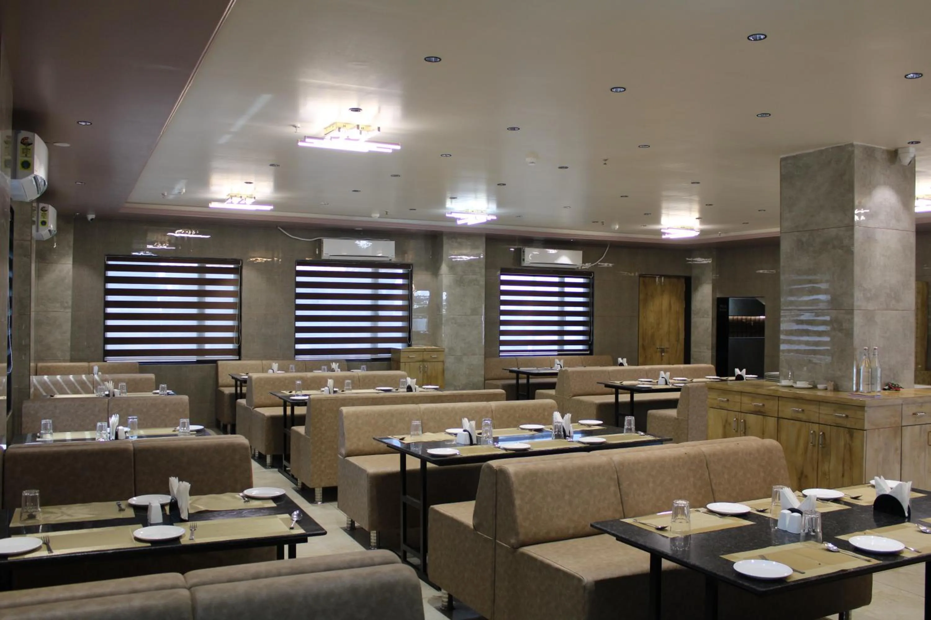 Restaurant/places to eat in Clarks Collection Somnath
