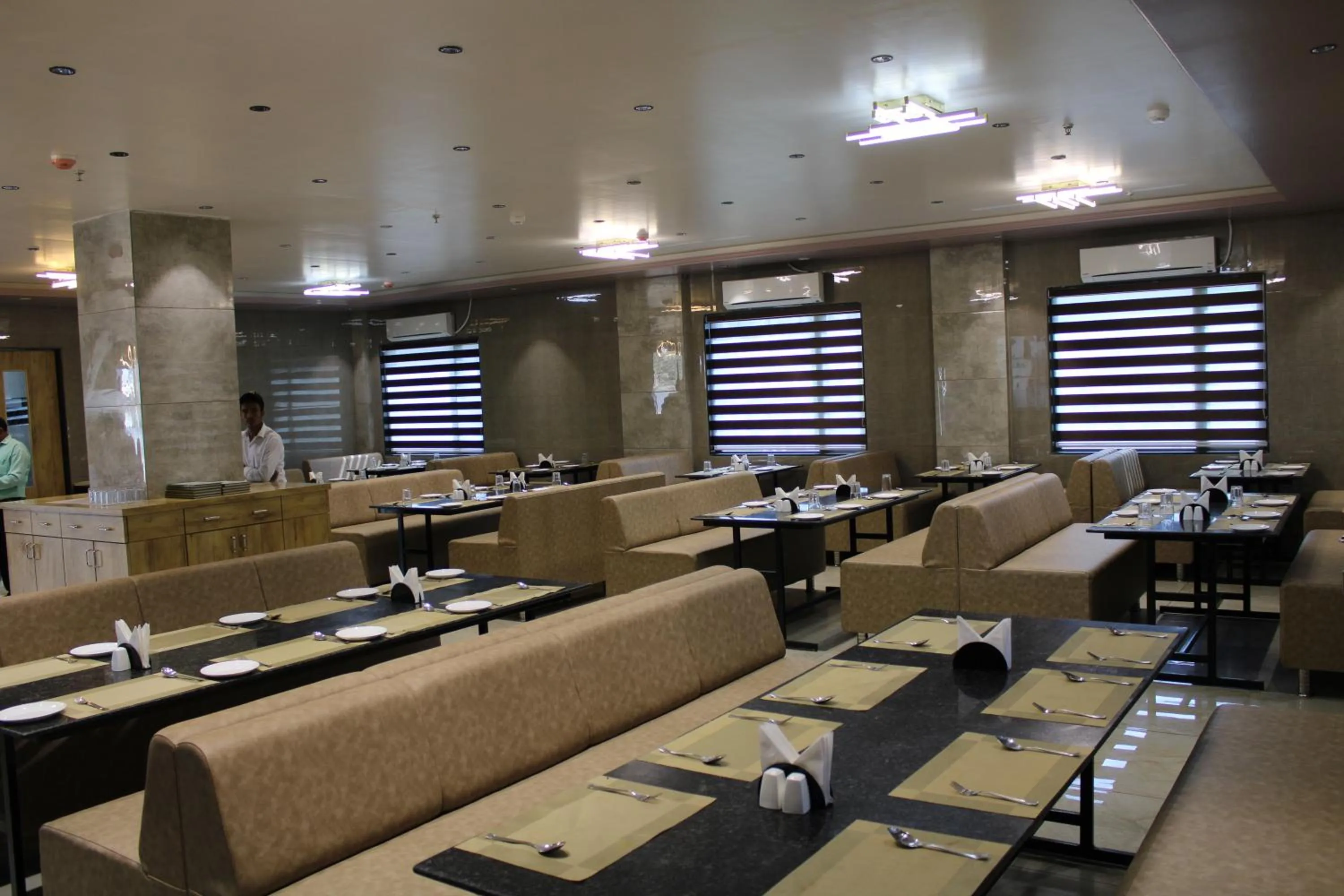 Restaurant/places to eat in Clarks Collection Somnath