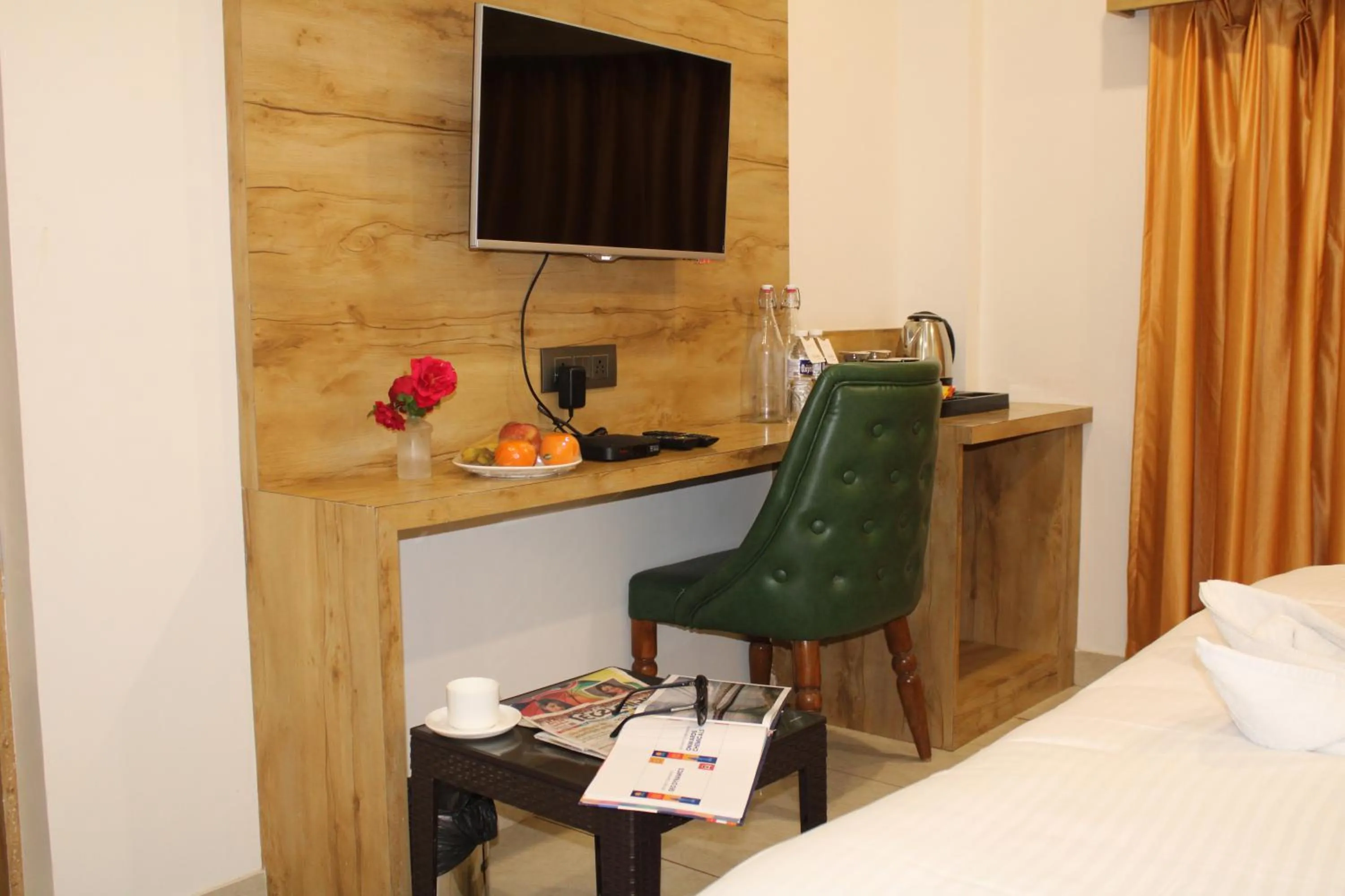 TV and multimedia, Bed in Clarks Collection Somnath