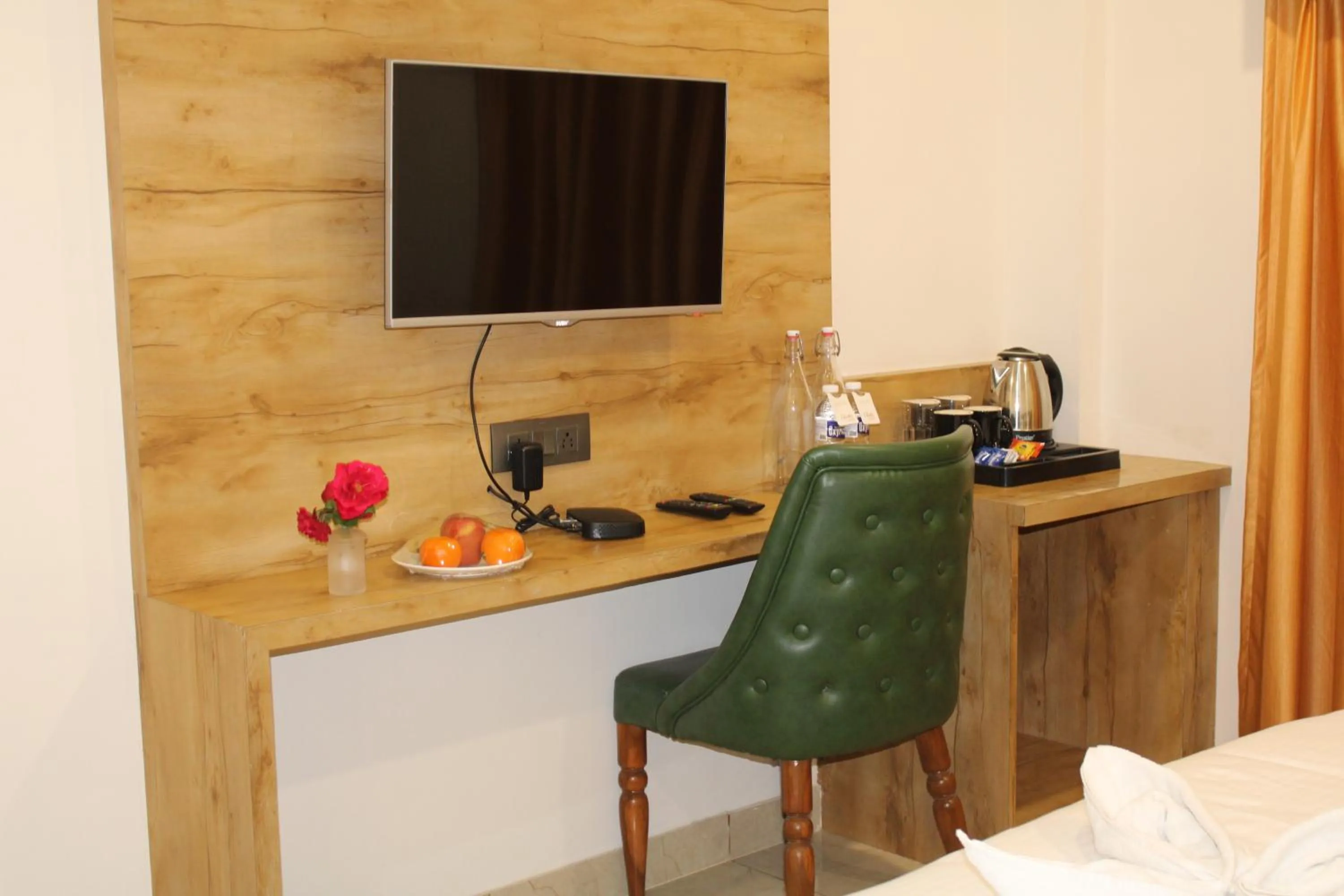 TV and multimedia, Bed in Clarks Collection Somnath