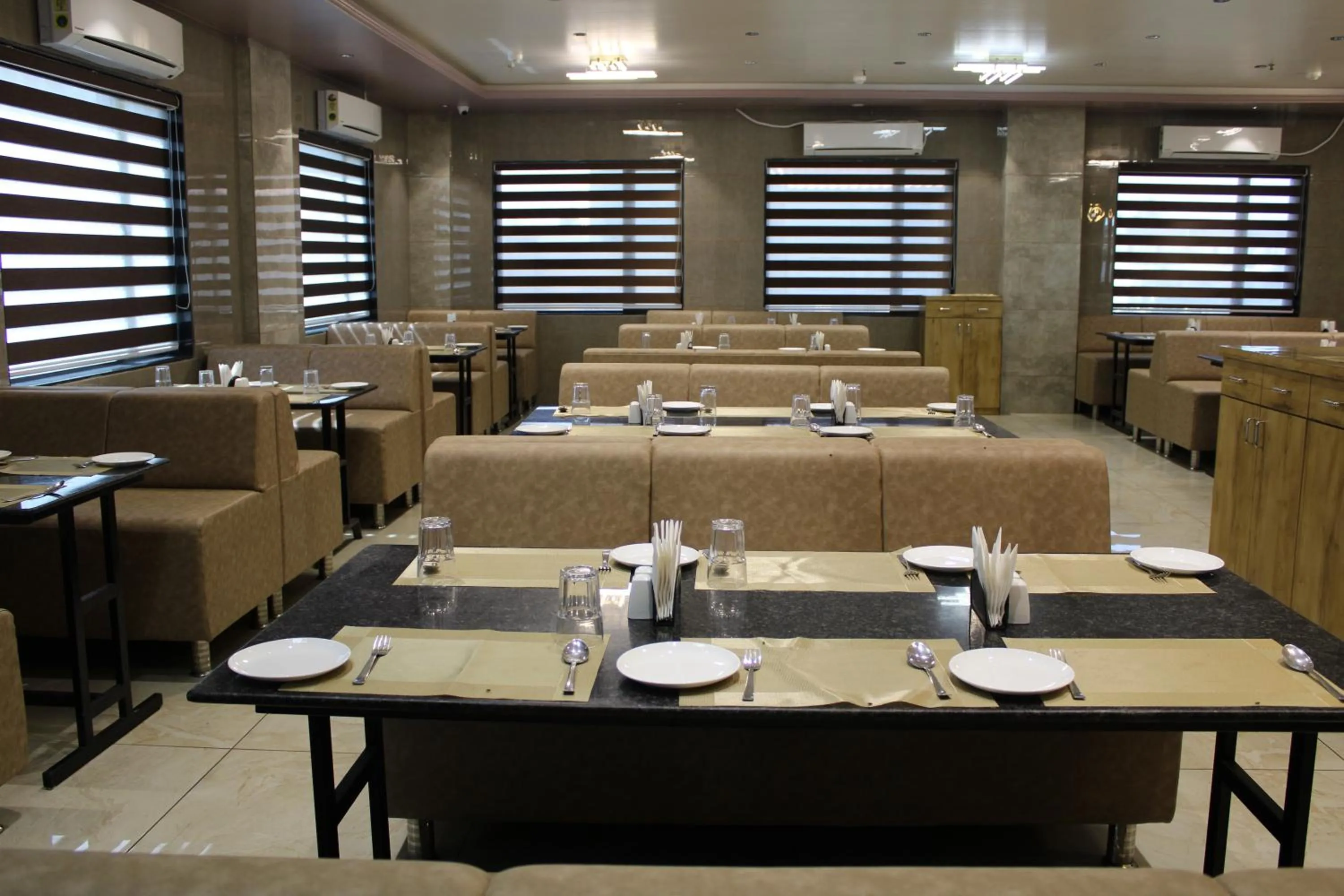 Restaurant/places to eat in Clarks Collection Somnath