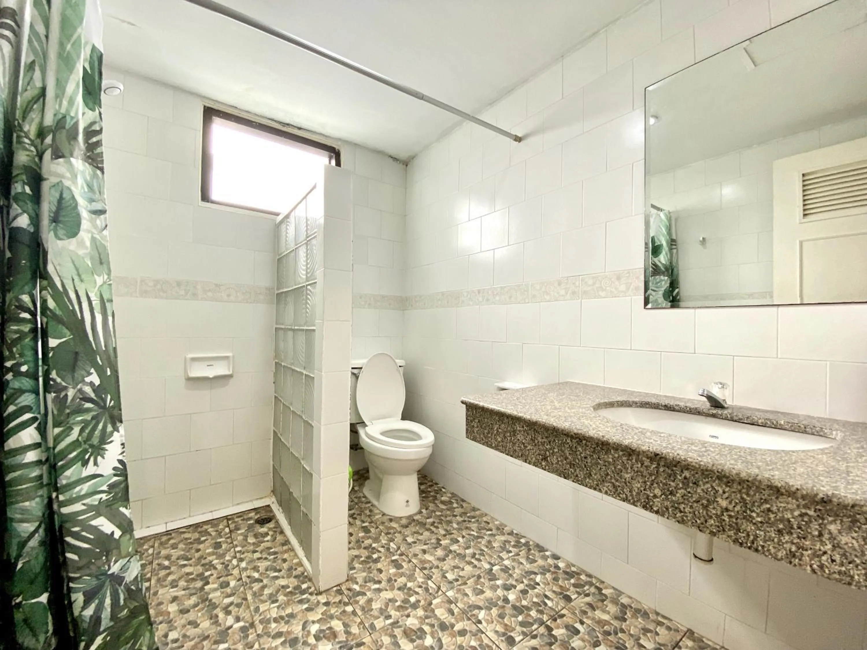 Shower in Minotel Patong