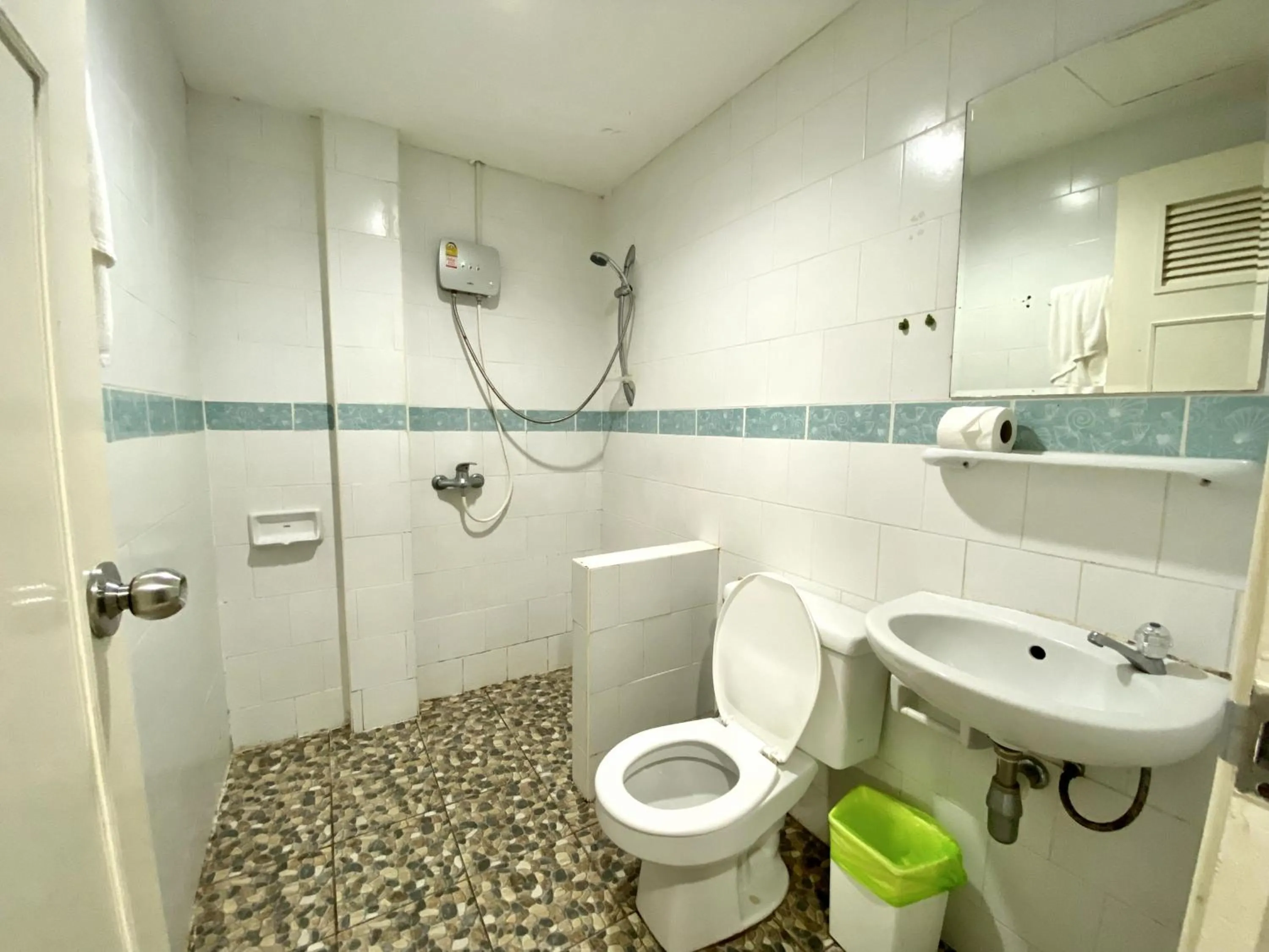 Shower in Minotel Patong