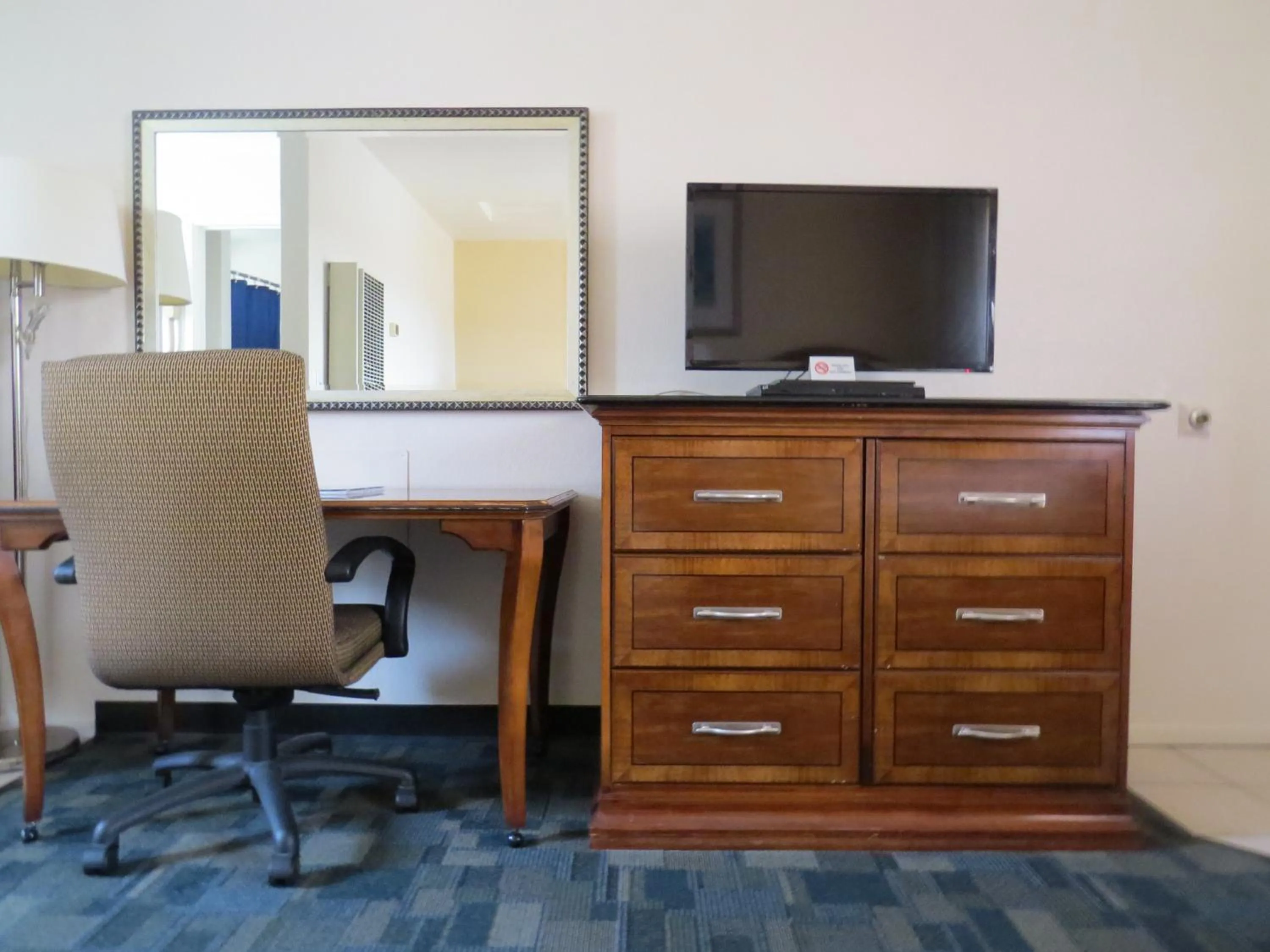 TV and multimedia, TV/Entertainment Center in Laguna Lodge