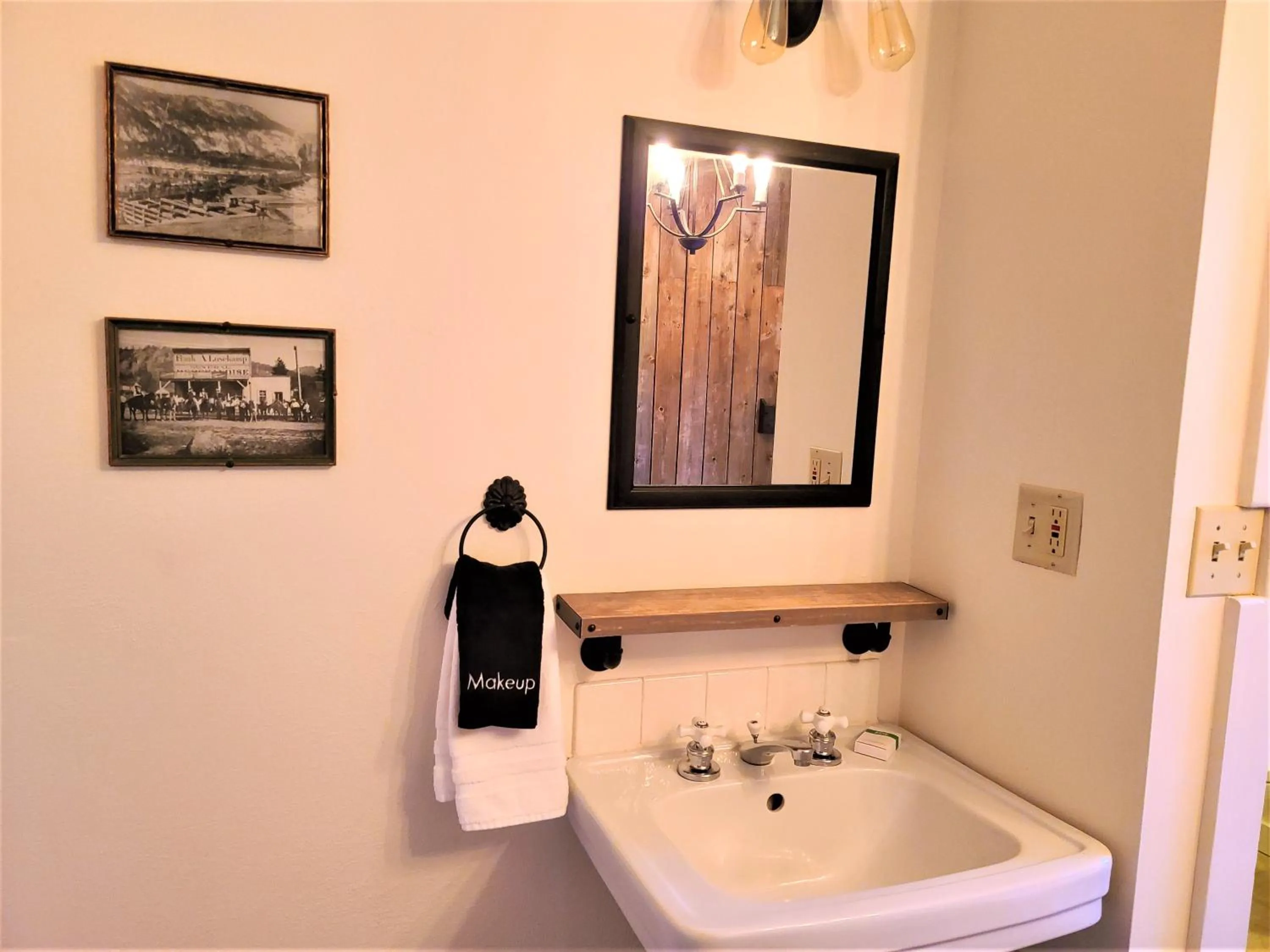 Mrs. Anderson's Lodging