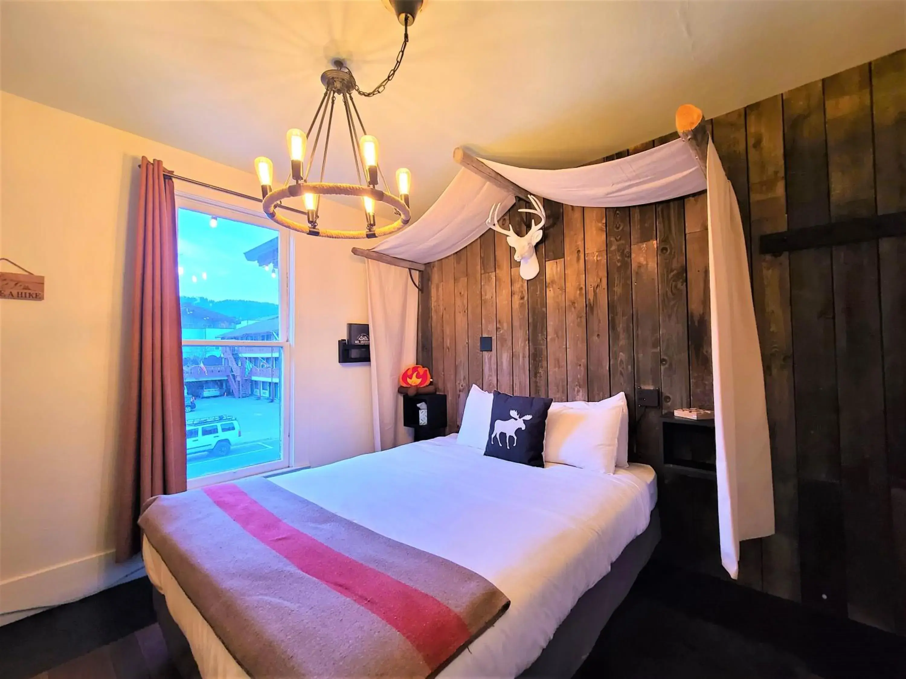 Queen Room with Shared Bathroom in Mrs. Anderson's Lodging Queen Room with Shared Bathroom in Mrs. Anderson's Lodging