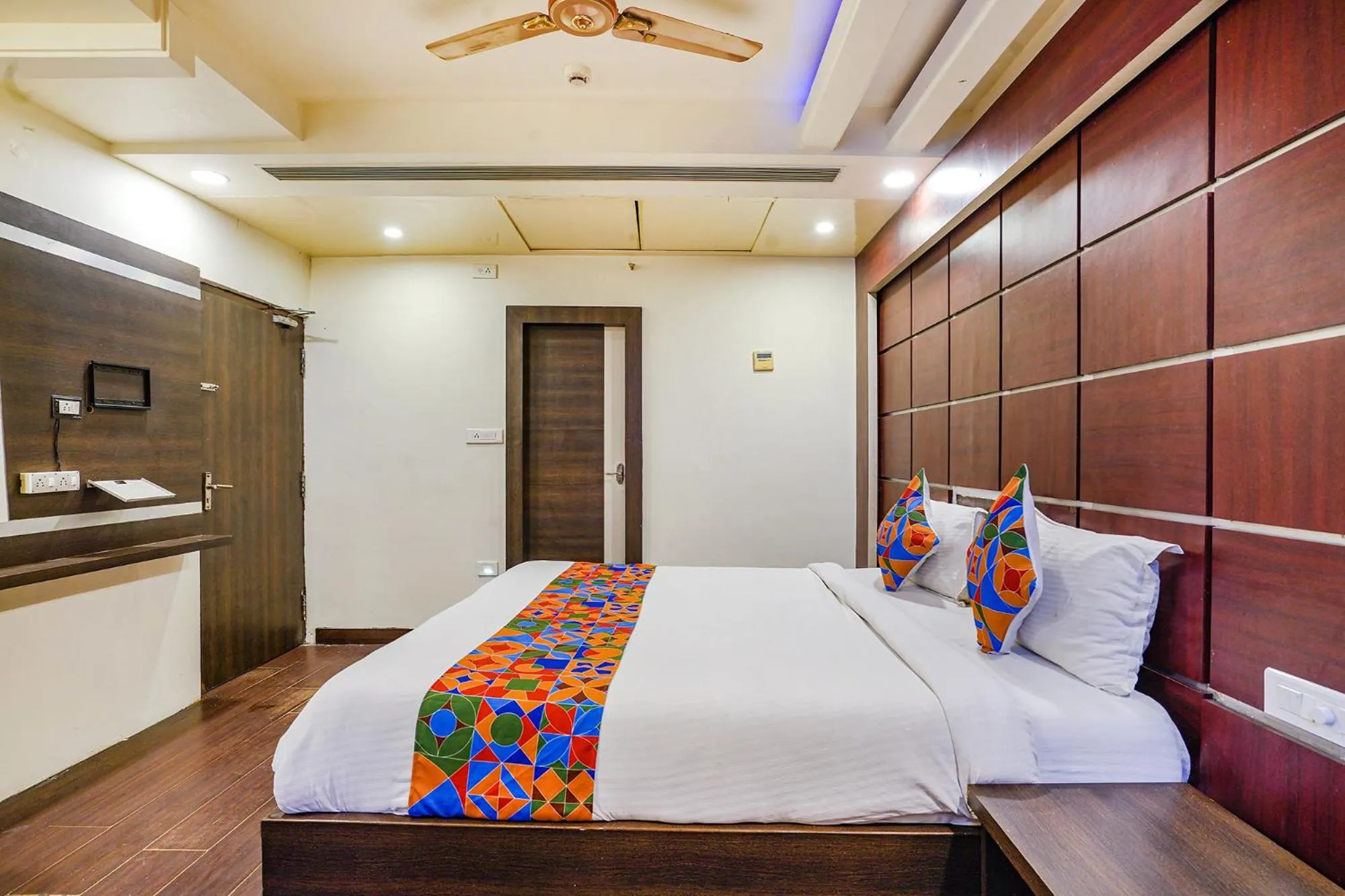 Bed in FabHotel Golden Way