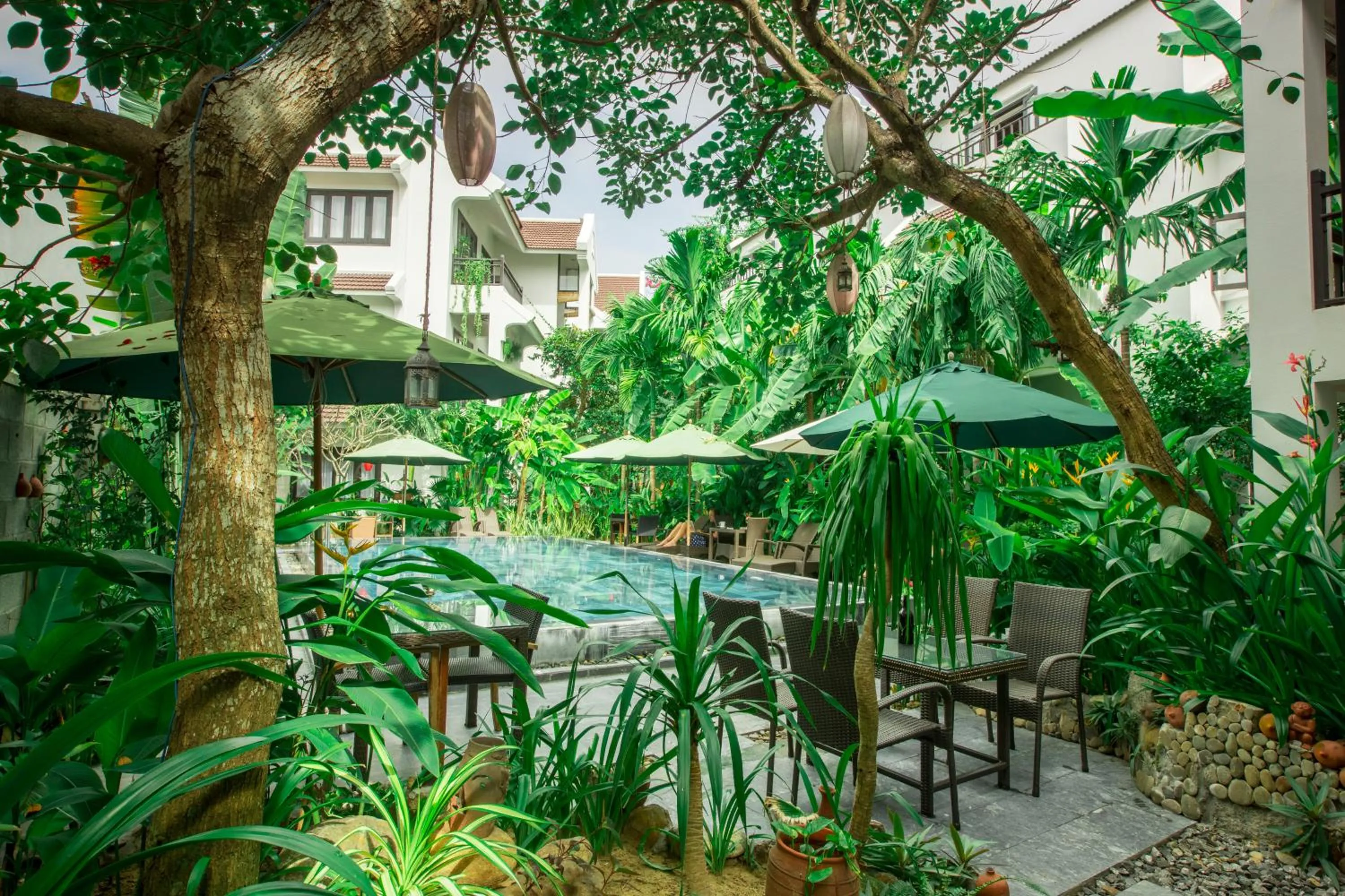 Garden in East West Villa