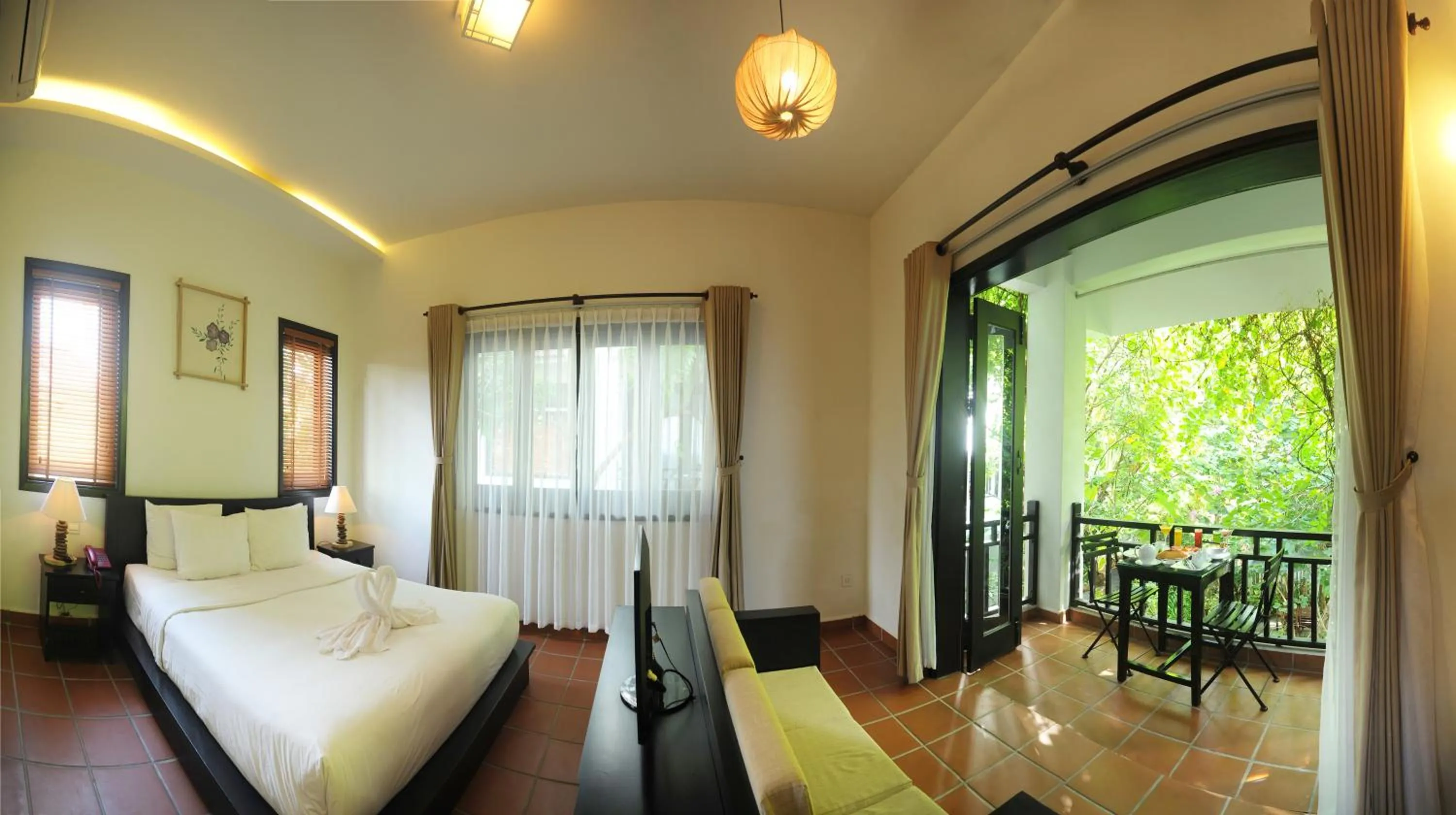 Bedroom, Bed in East West Villa