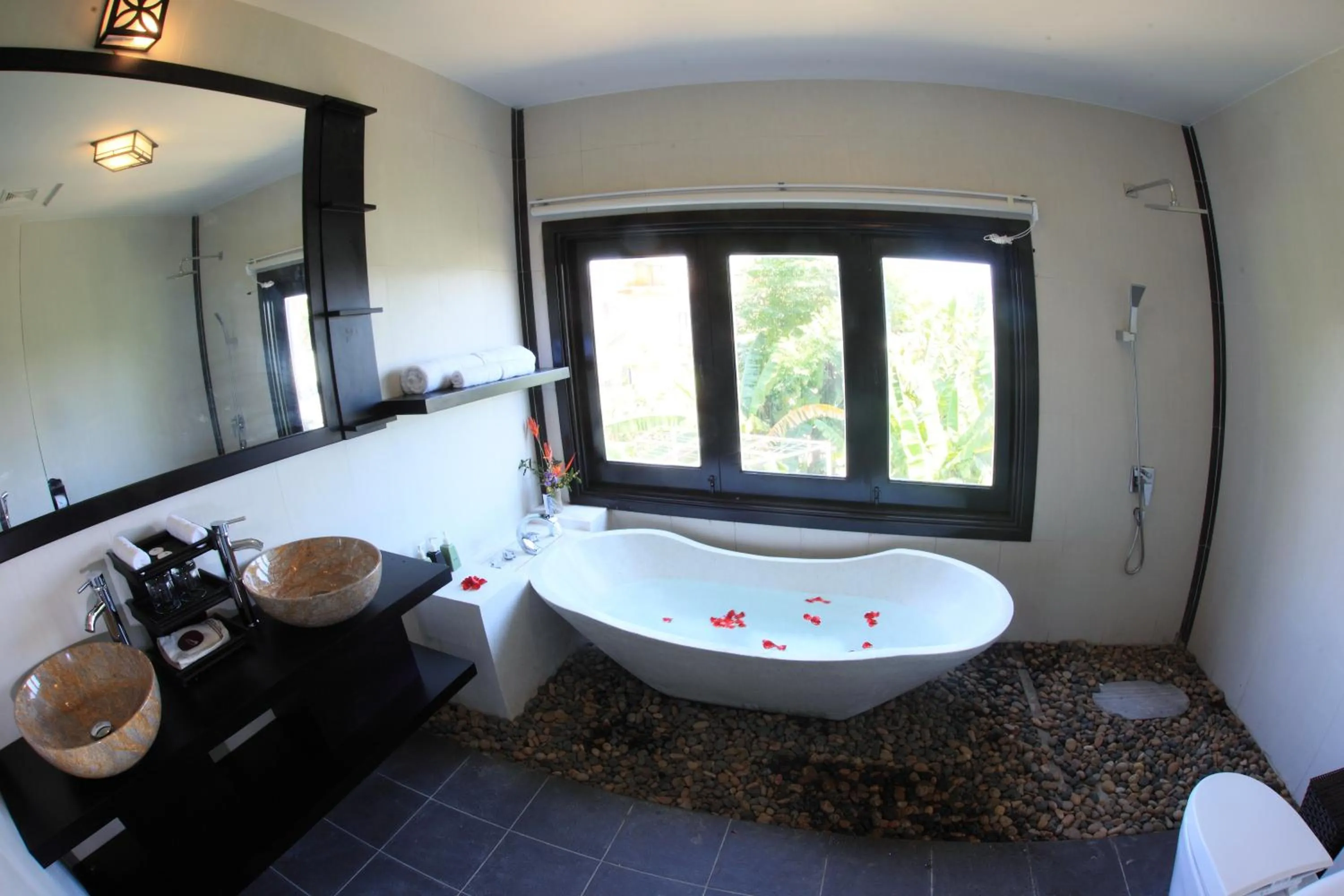 Toilet in East West Villa