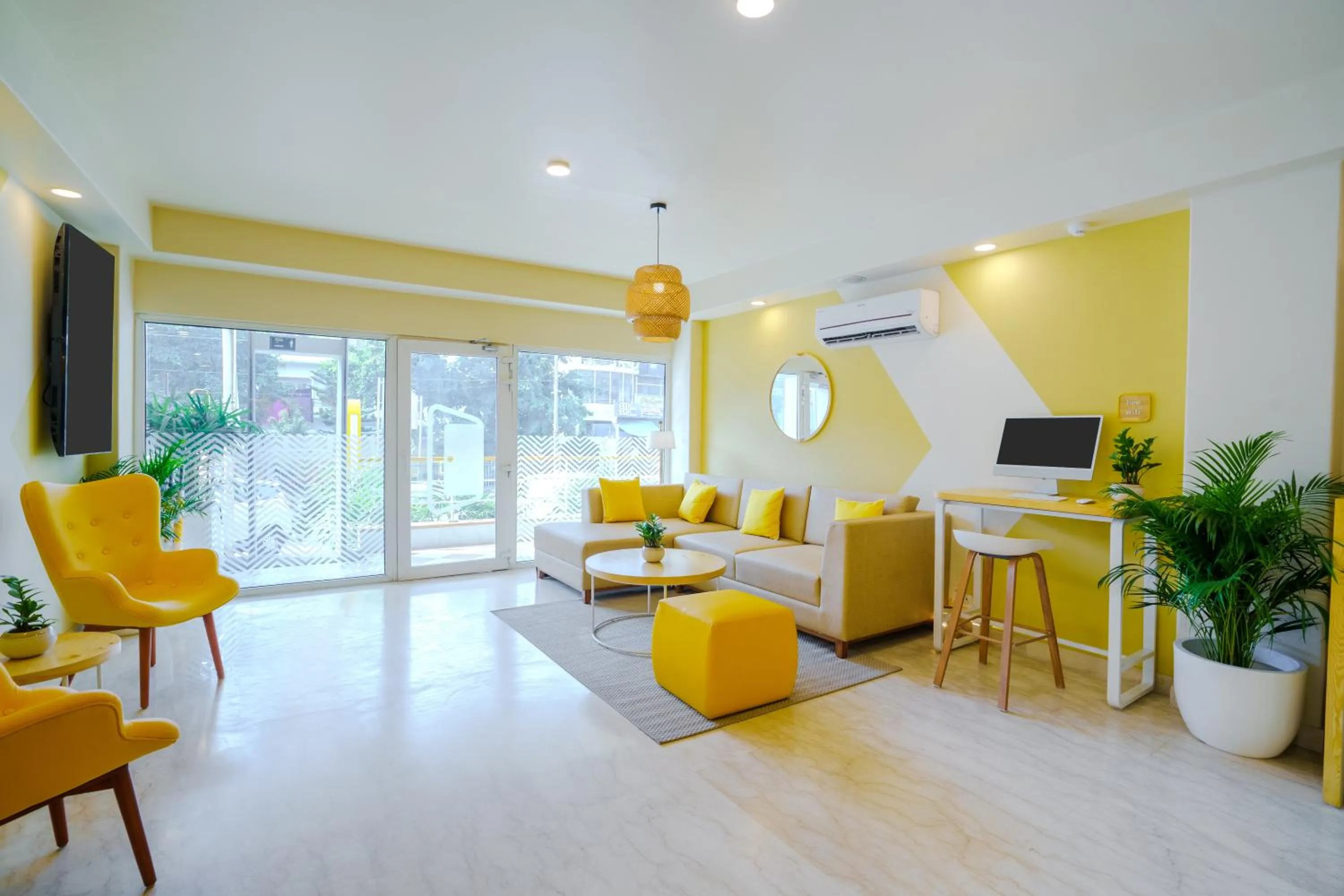 Communal lounge/ TV room in Bloom Hotel - GK2