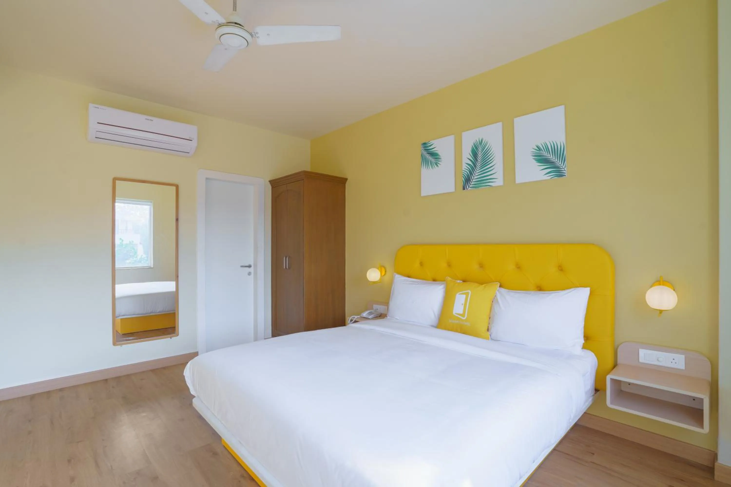 Photo of the whole room, Bed in Bloom Hotel - GK2