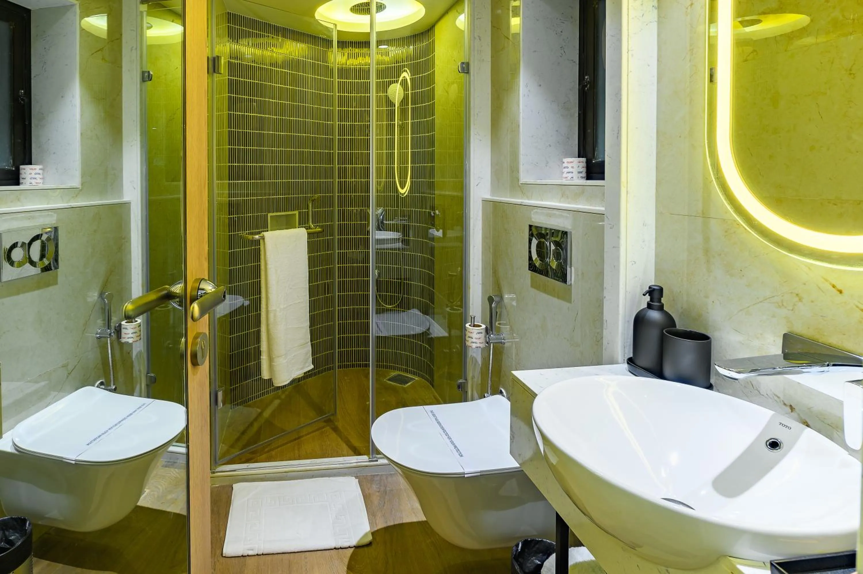 Bathroom in Hotel Eden Serenity