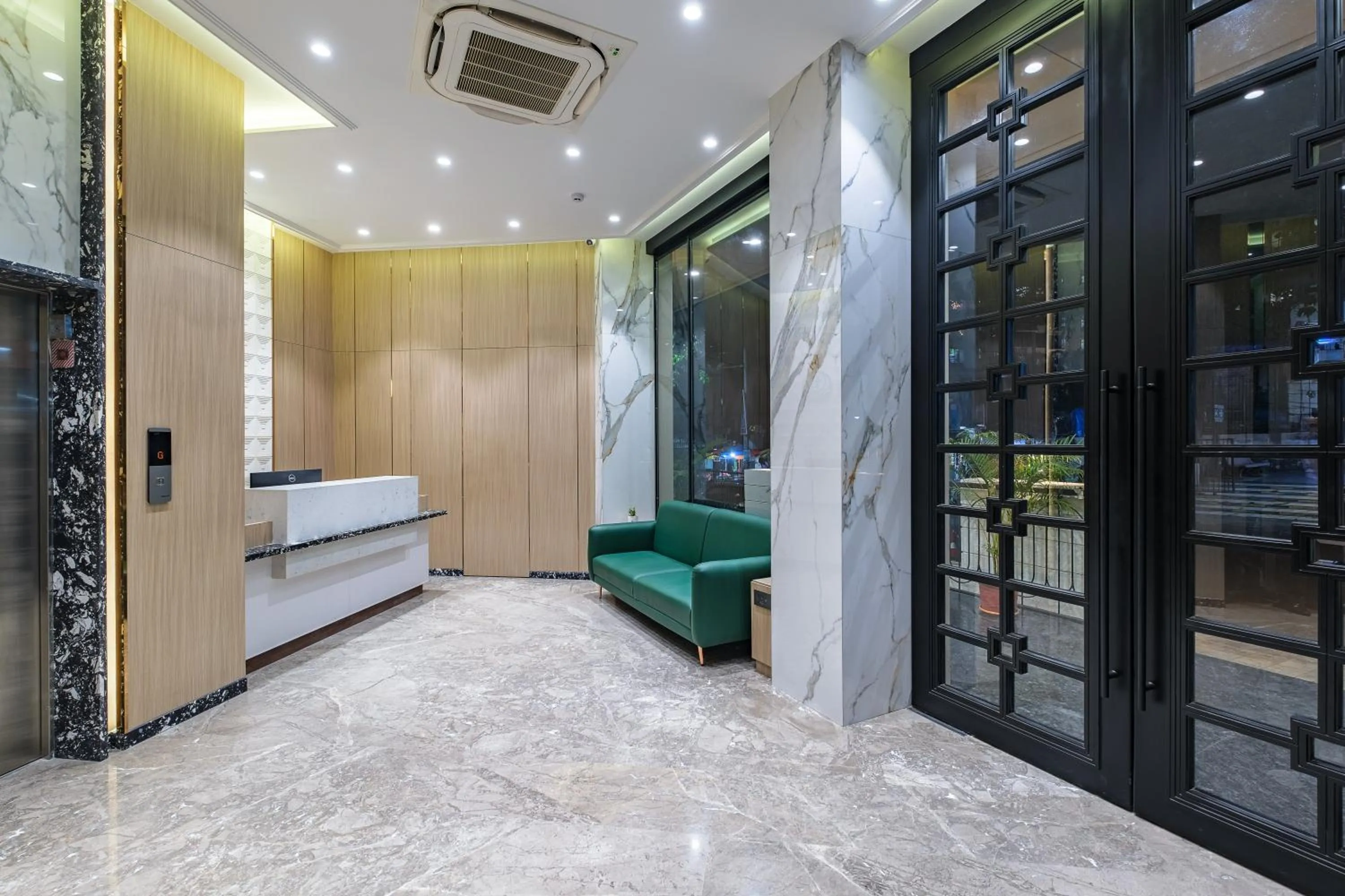 TV and multimedia in Hotel Eden Serenity