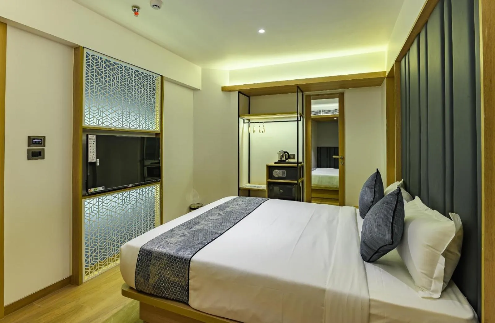 Photo of the whole room, Bed in Hotel Eden Serenity