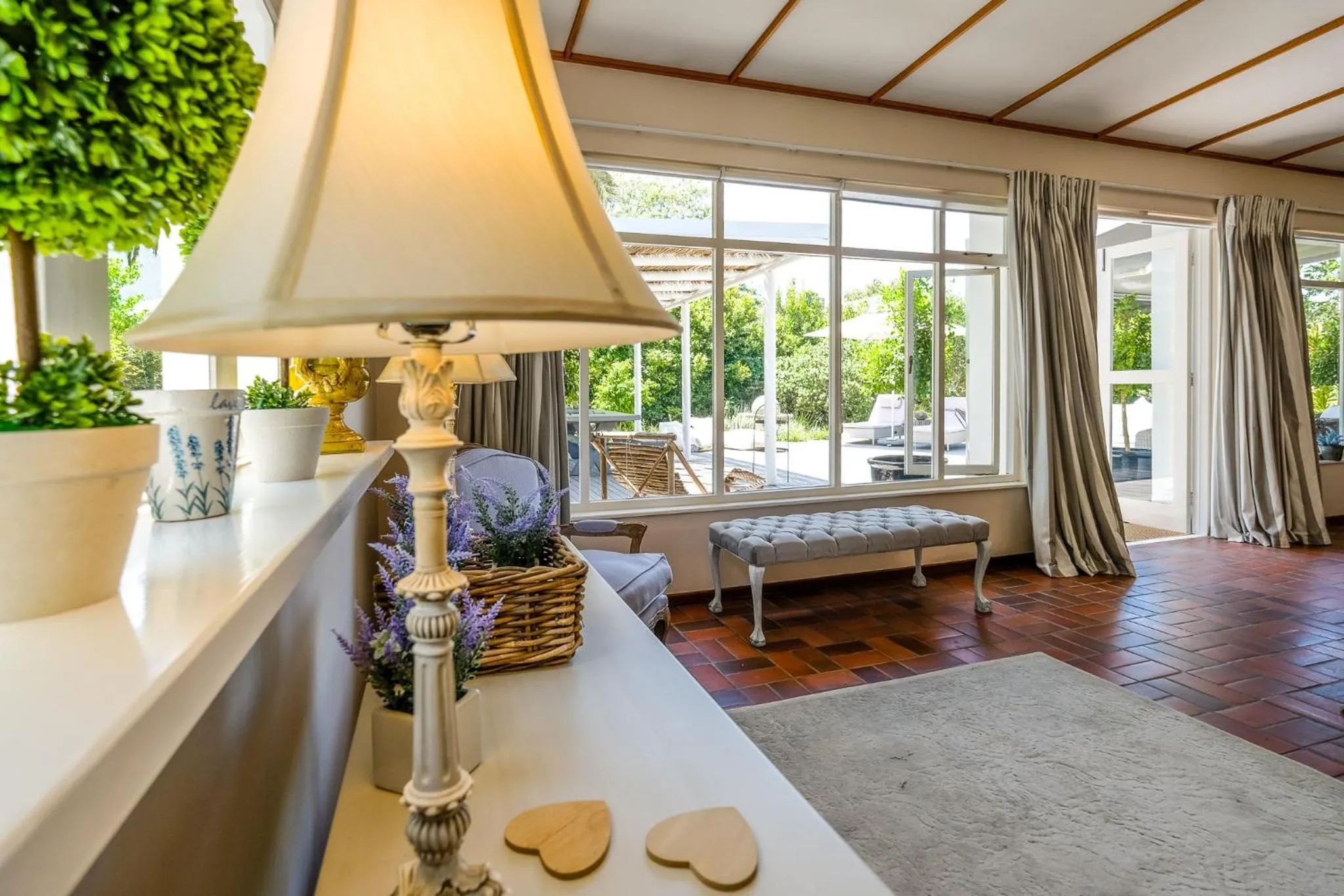 Communal lounge/ TV room in Oude Berg Guesthouse - 10 Caledon Street