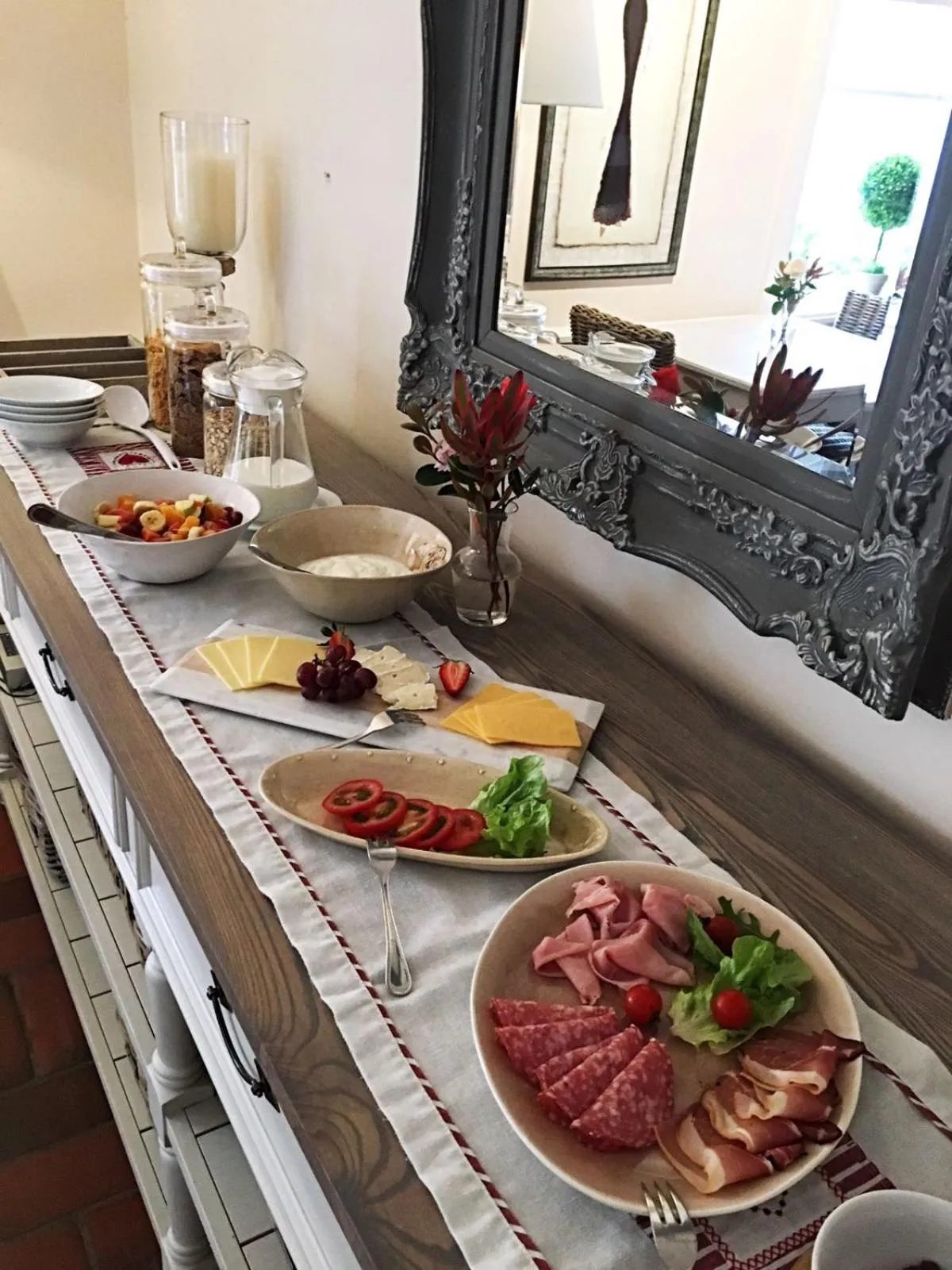 Buffet breakfast in Oude Berg Guesthouse - 10 Caledon Street