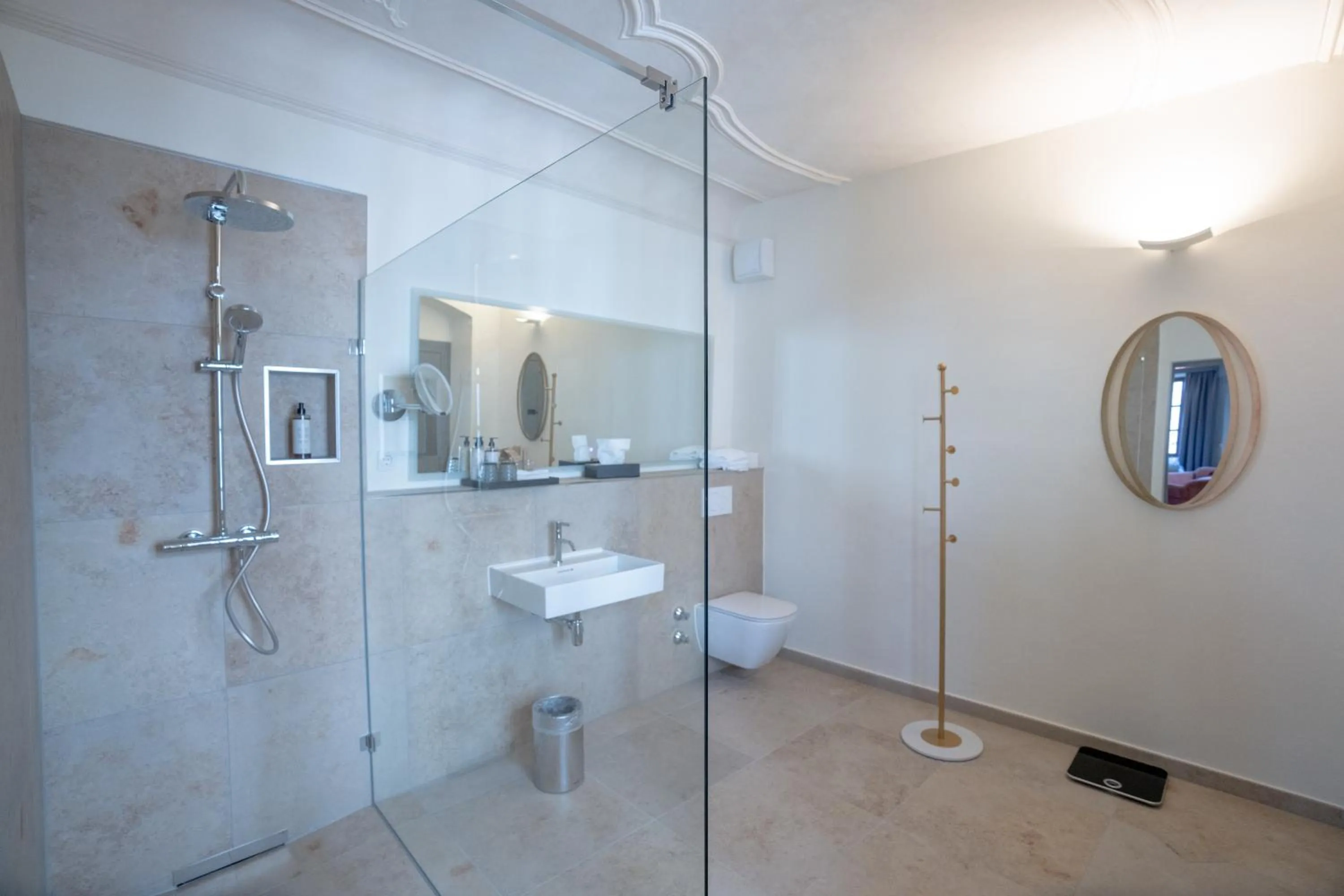 Shower in Maxim Suites by Elias Holl