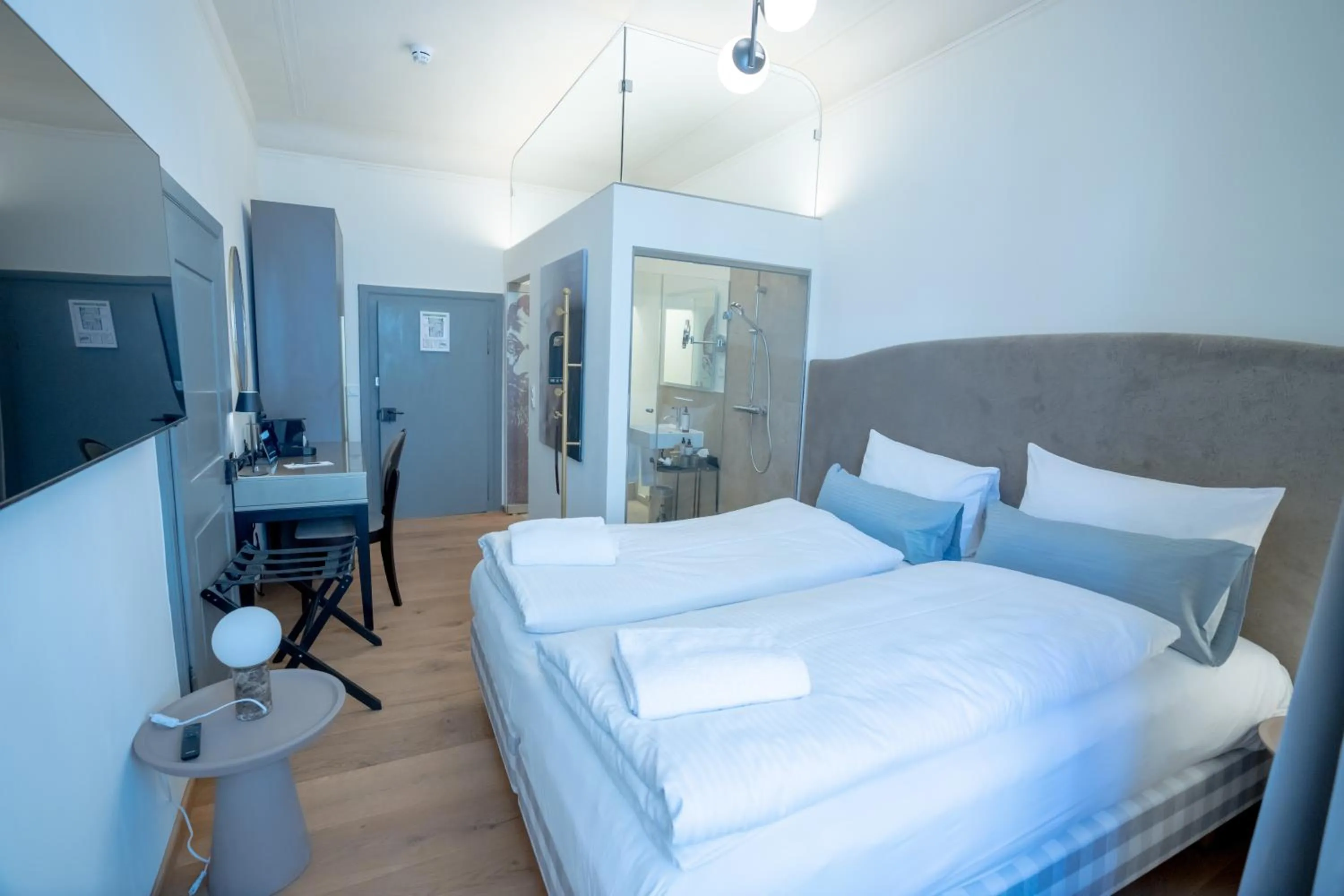 Bed in Maxim Suites by Elias Holl