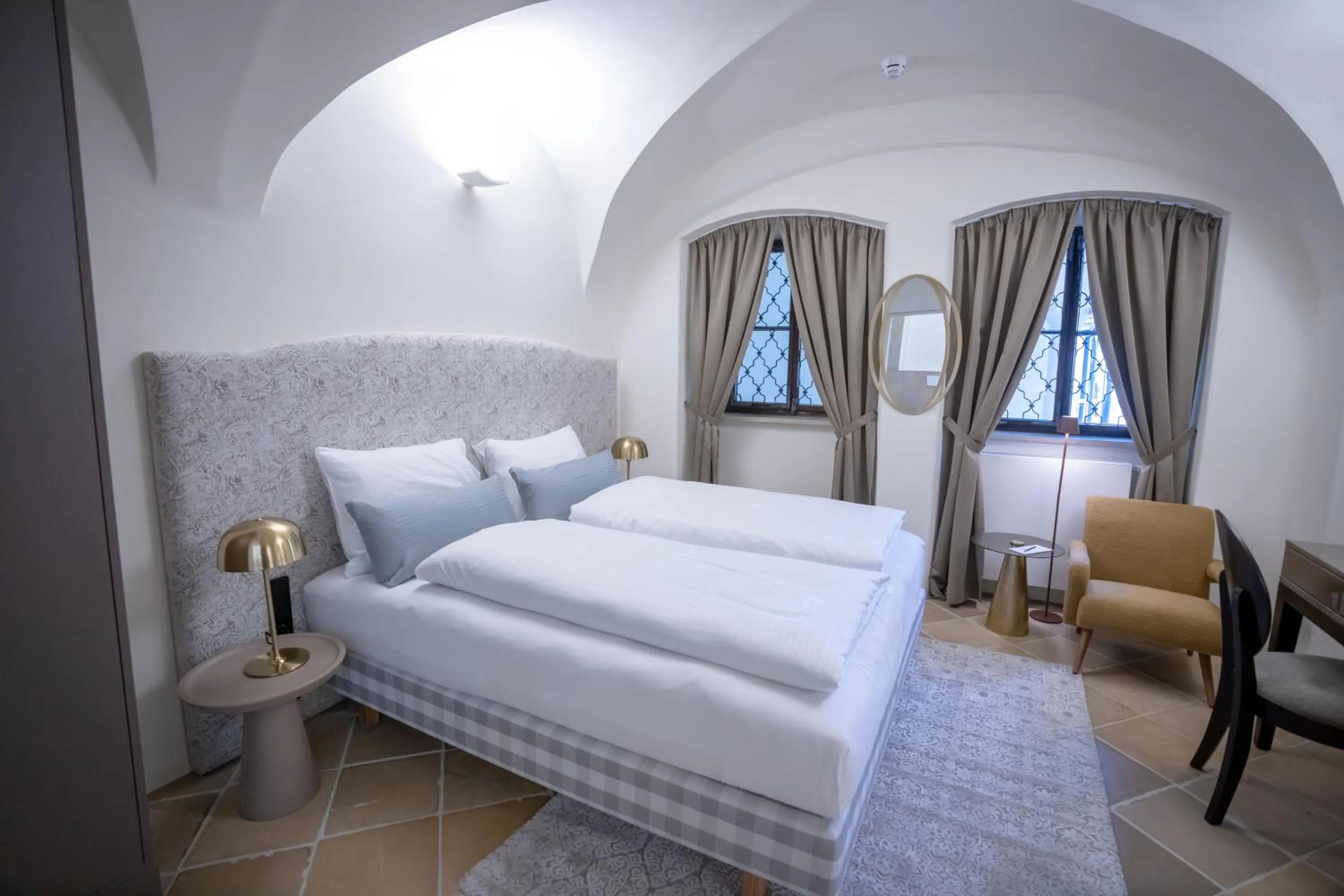 Photo of the whole room, Bed in Maxim Suites by Elias Holl