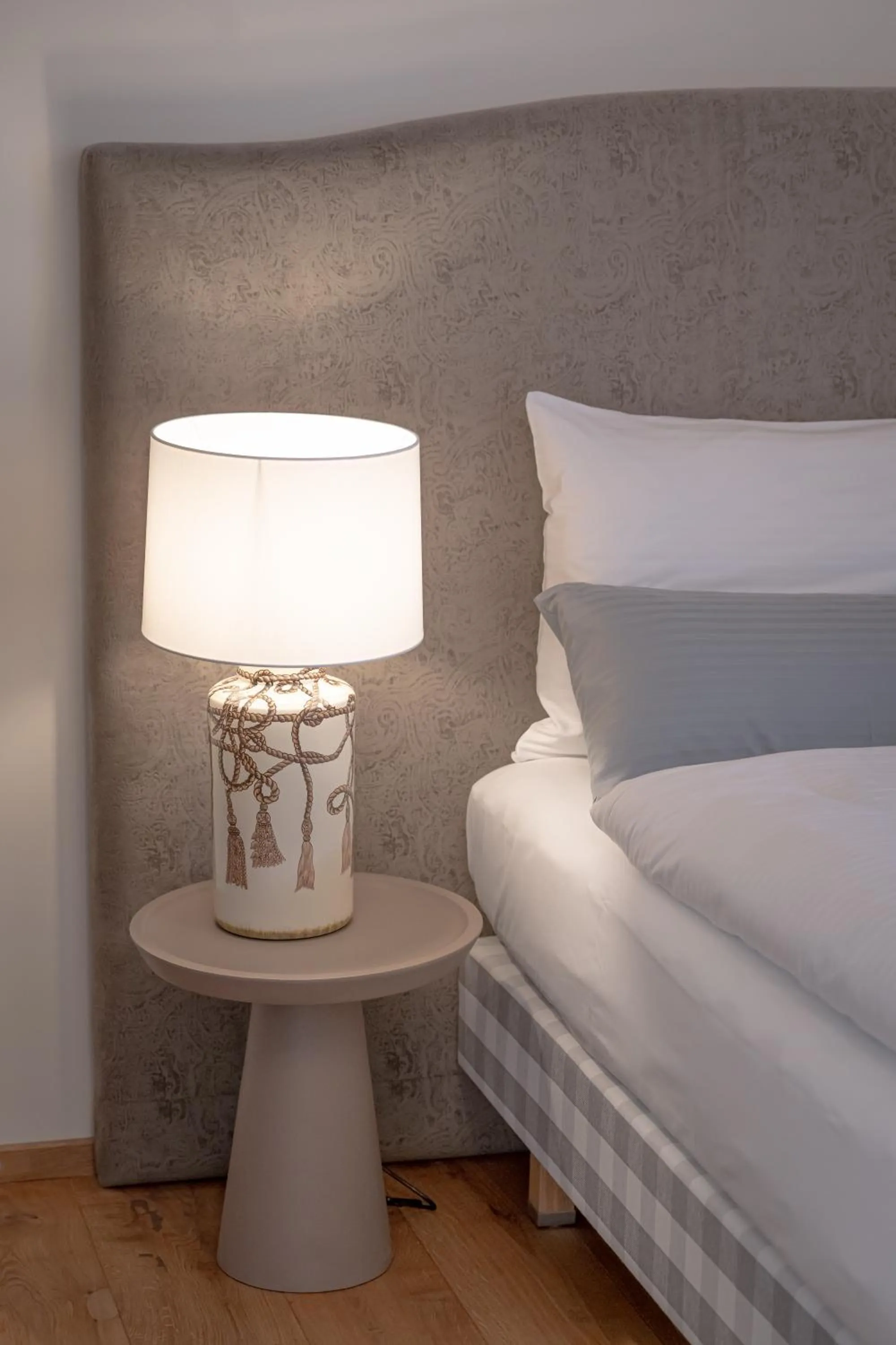 Bed in Maxim Suites by Elias Holl