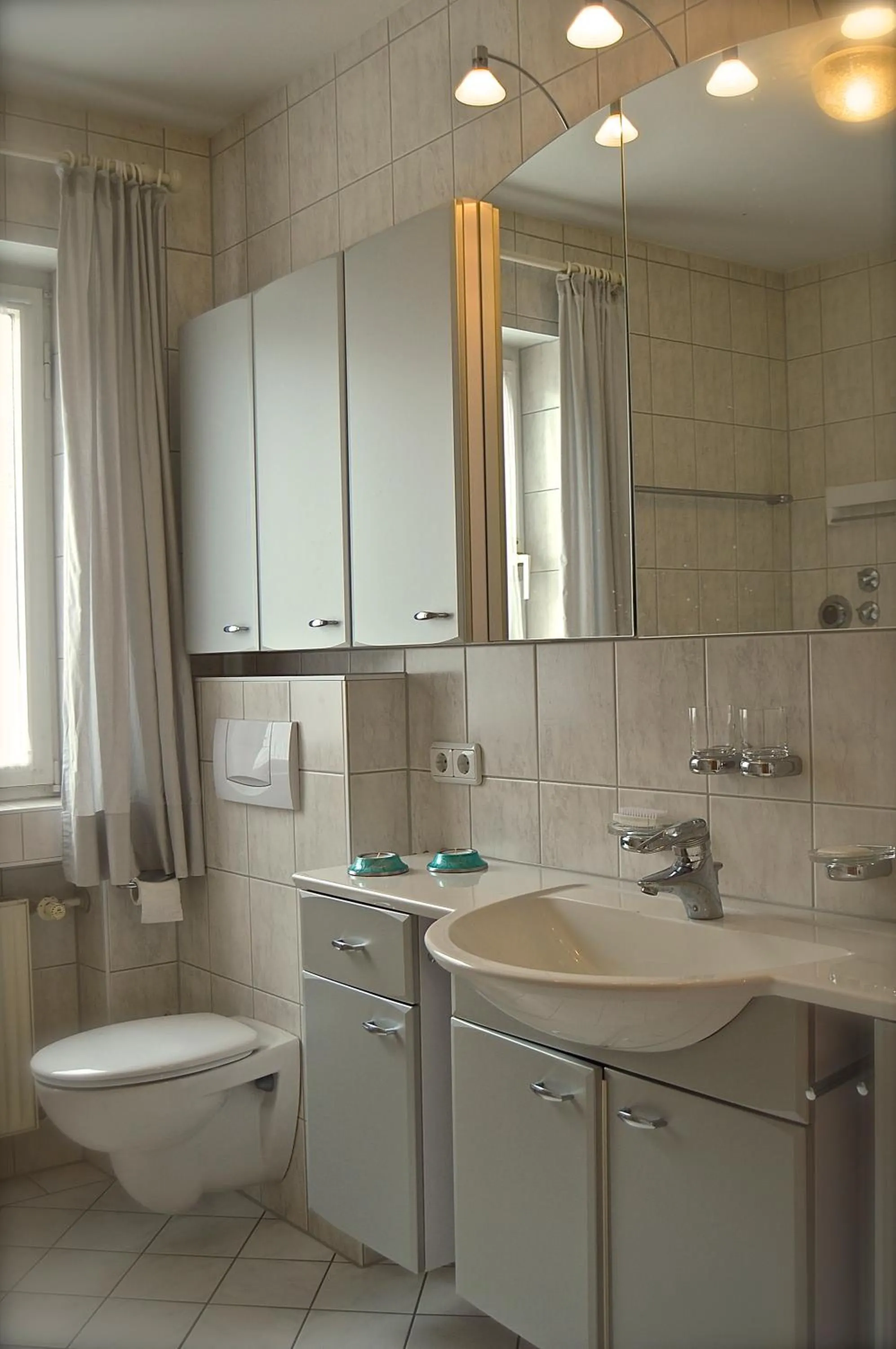 Bathroom in Yeti Lux - Family Garden Lodge