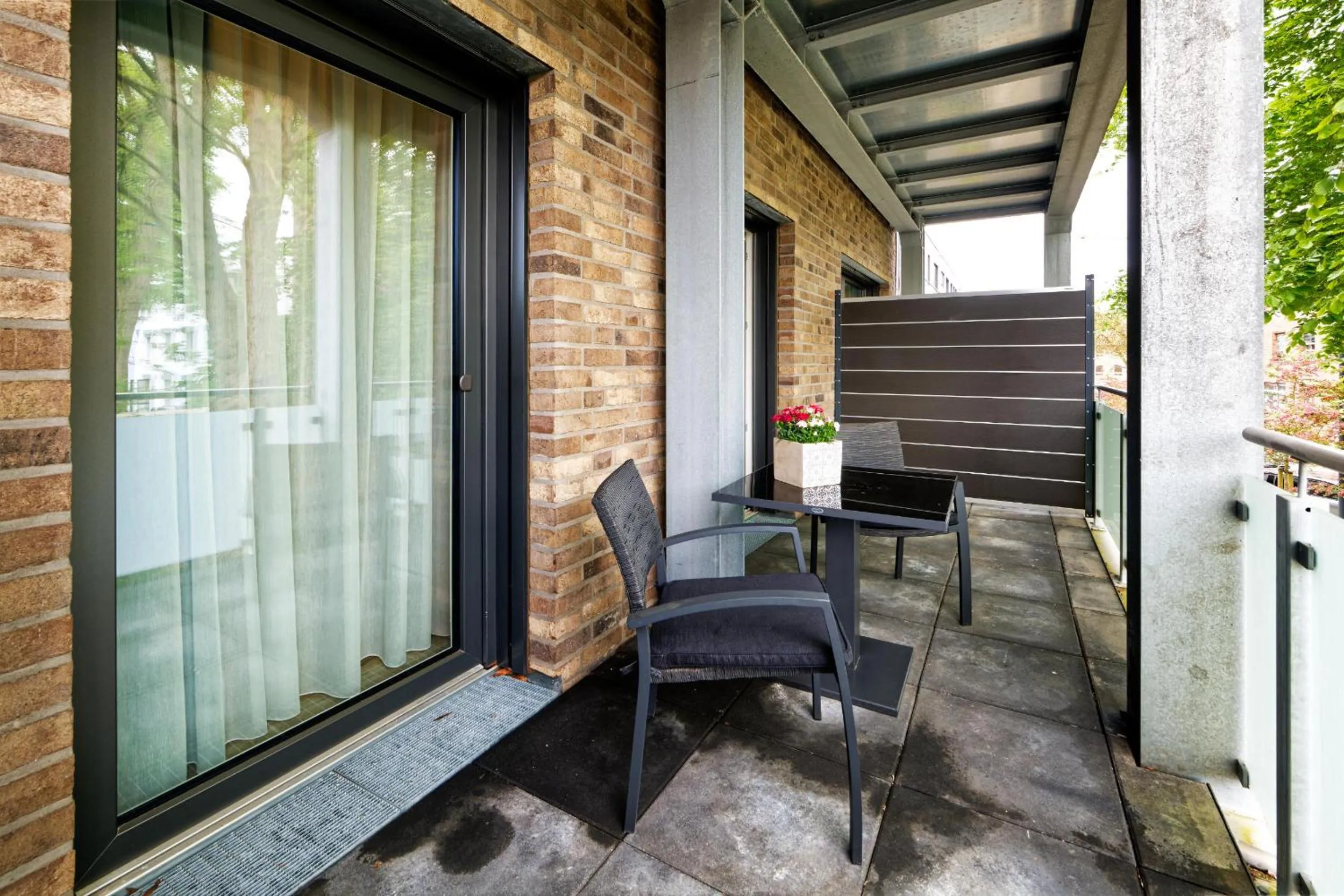 Balcony/Terrace in INSIDE Nordhorn by Hackmann