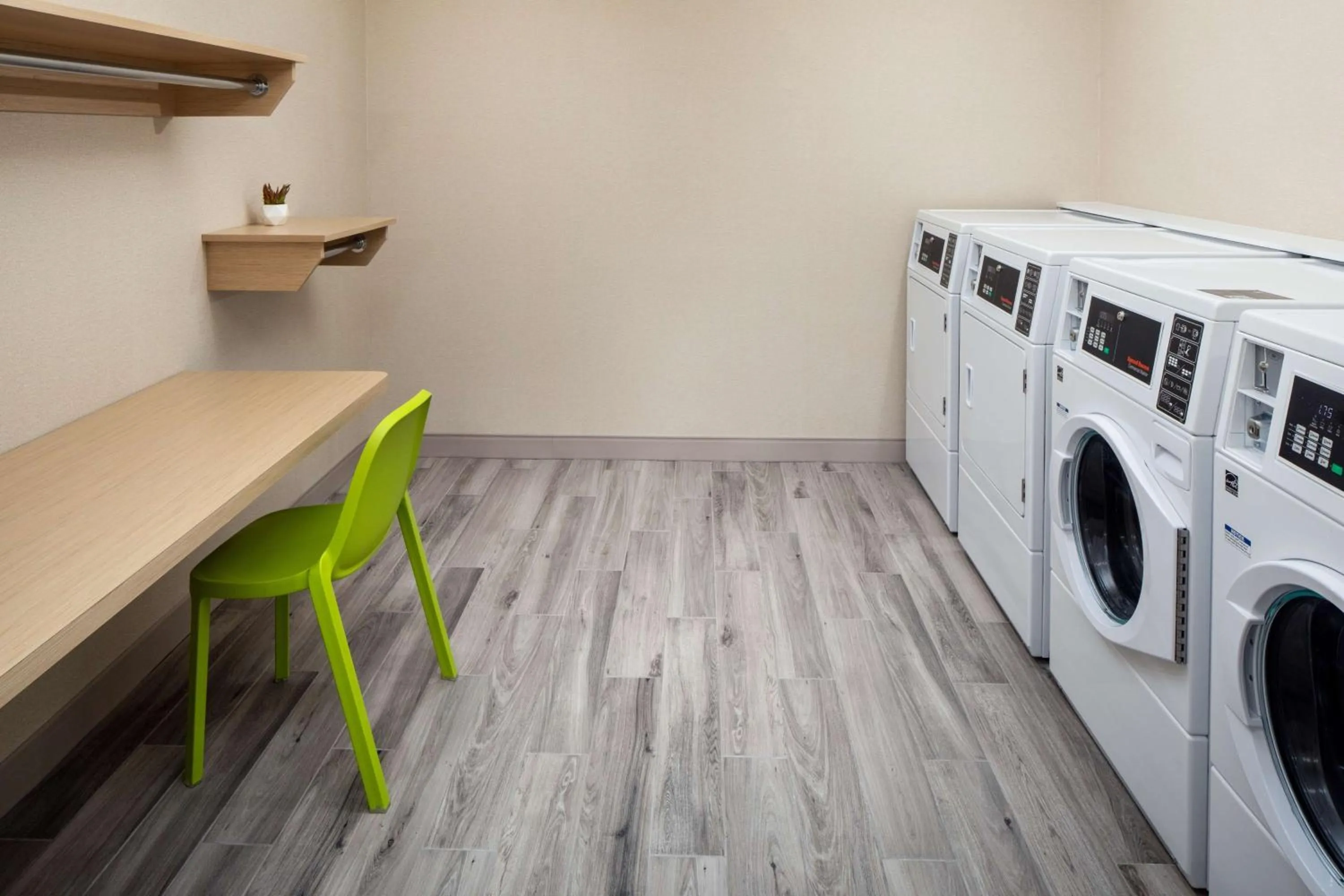 Property building in Home2 Suites By Hilton Lake Mary Orlando