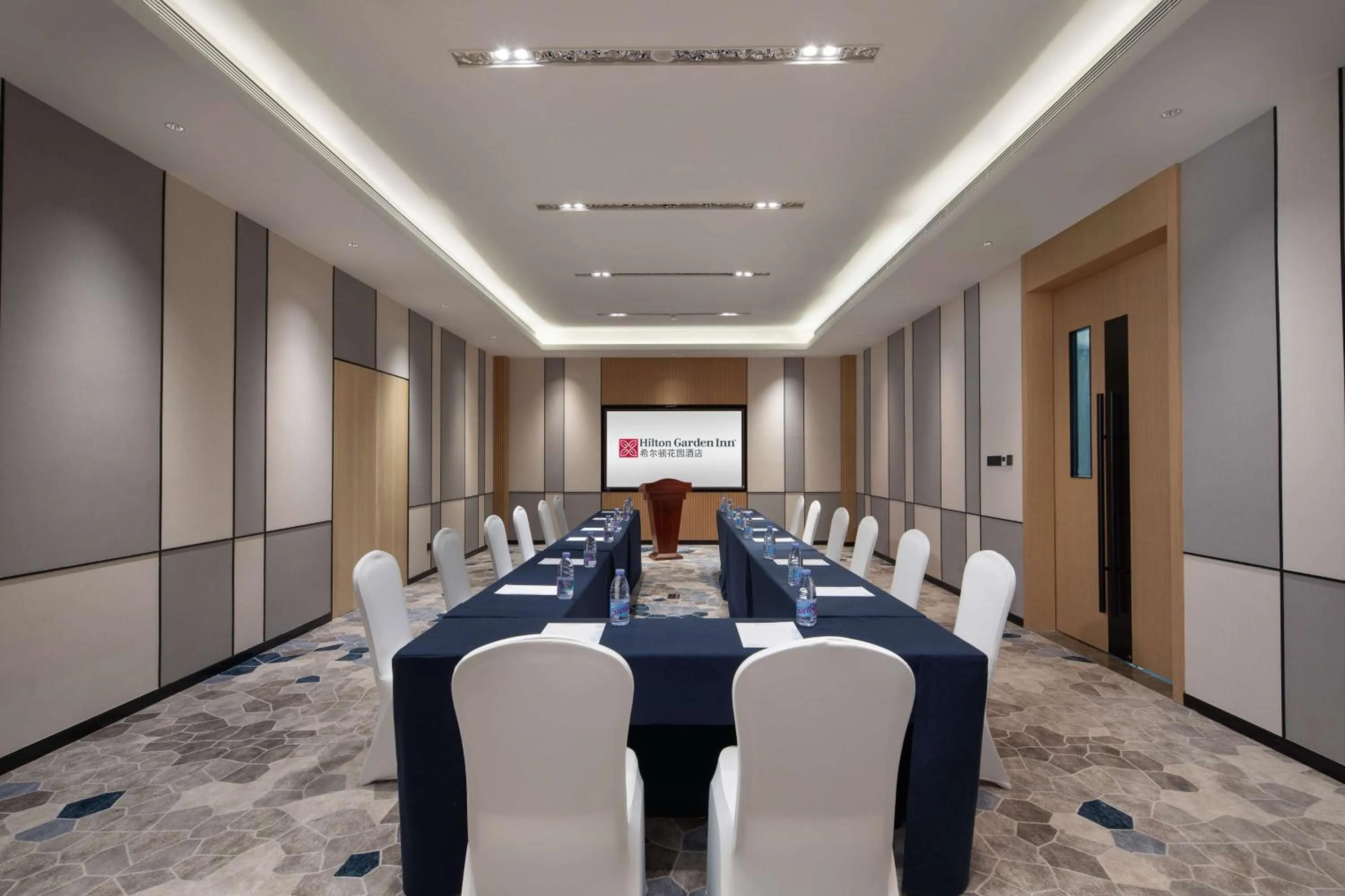 Meeting/conference room in Hilton Garden Inn Shenzhen Guangming Hongqiao Park
