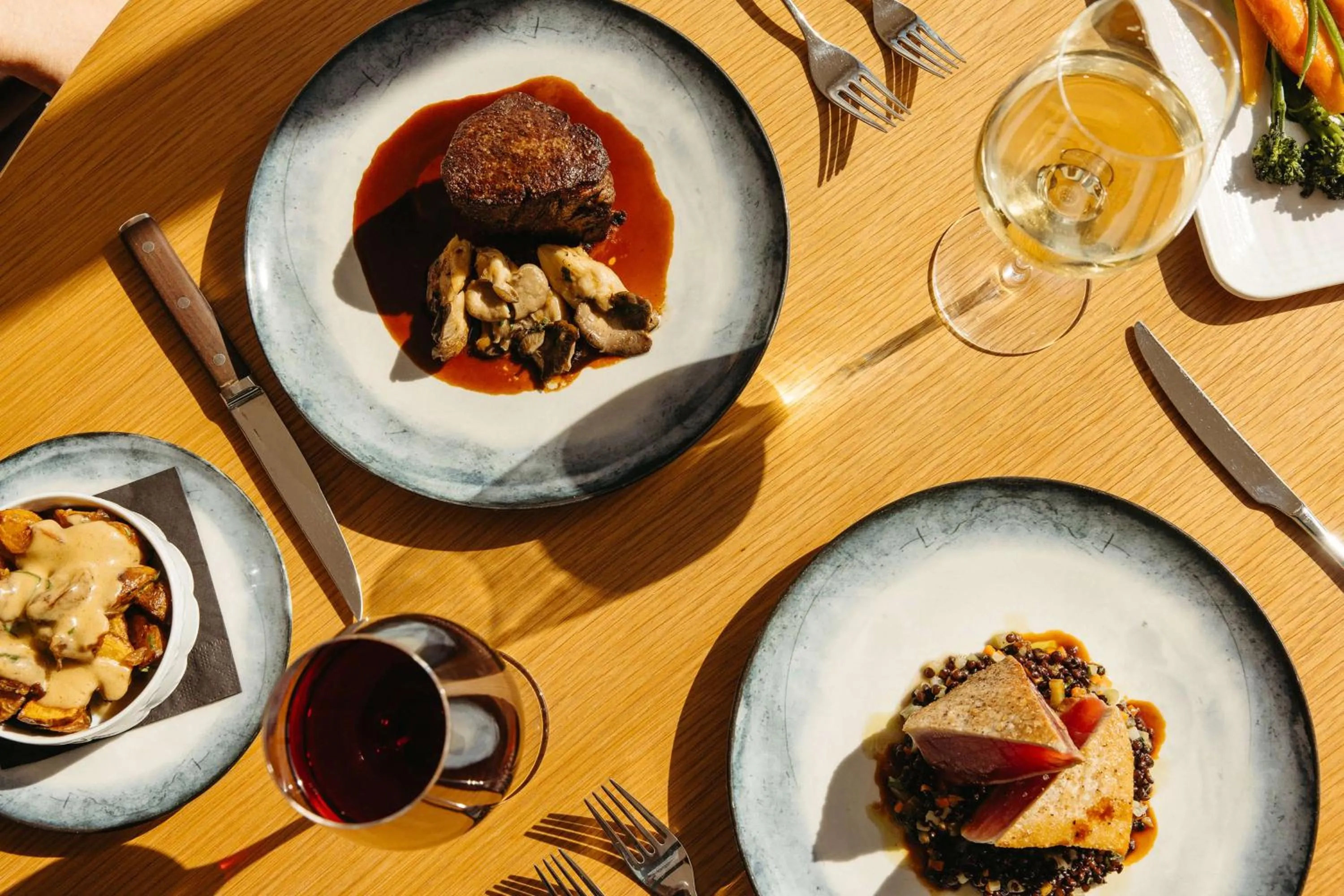 Restaurant/places to eat in The Hiatus Clearwater Beach, Curio Collection By Hilton