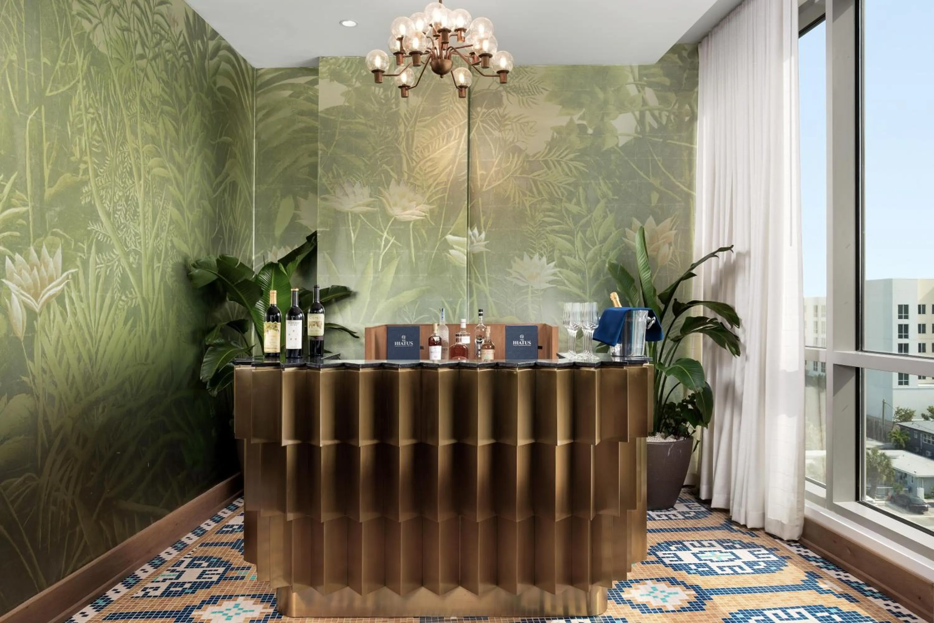 Lounge or bar in The Hiatus Clearwater Beach, Curio Collection By Hilton