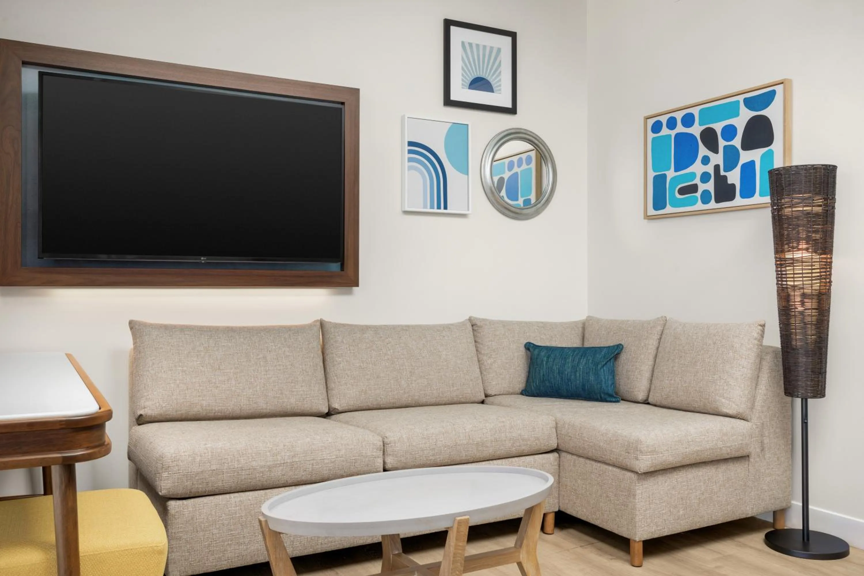 TV and multimedia in The Hiatus Clearwater Beach, Curio Collection By Hilton