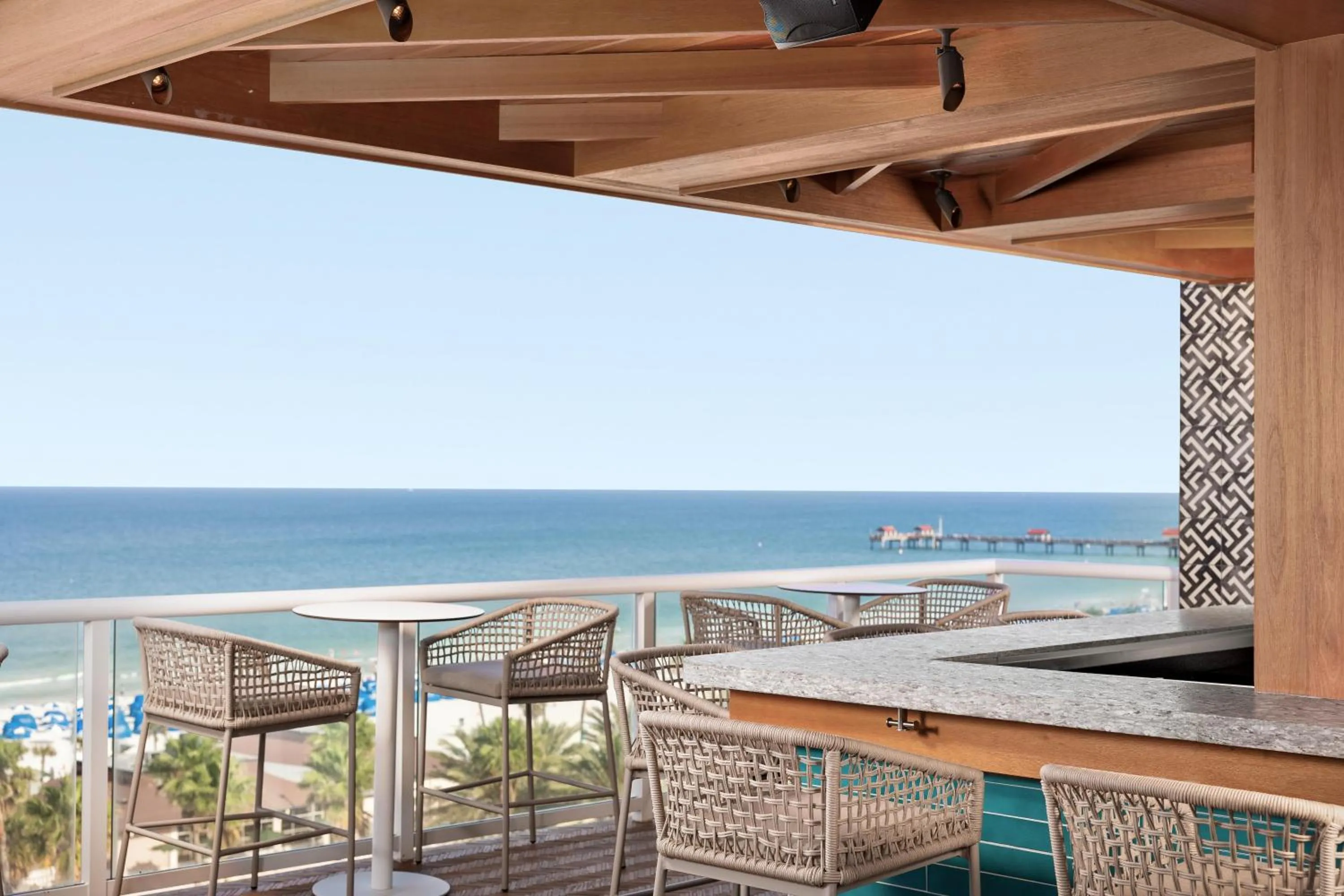 Lounge or bar in The Hiatus Clearwater Beach, Curio Collection By Hilton