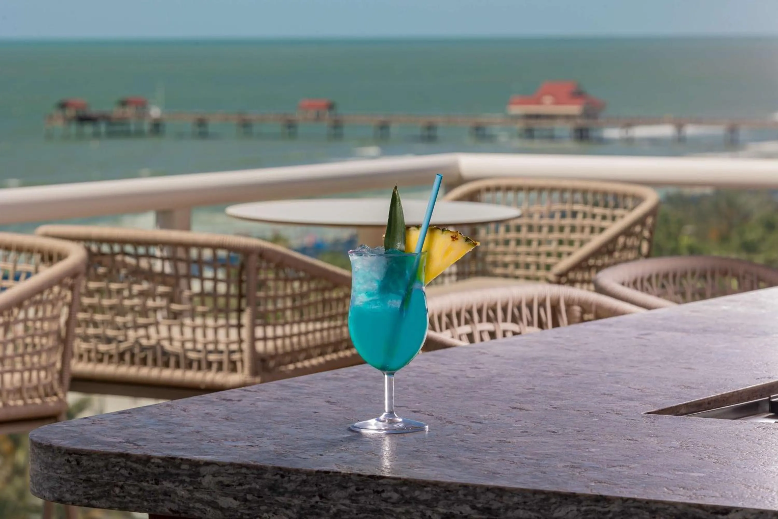 Food and drinks in The Hiatus Clearwater Beach, Curio Collection By Hilton