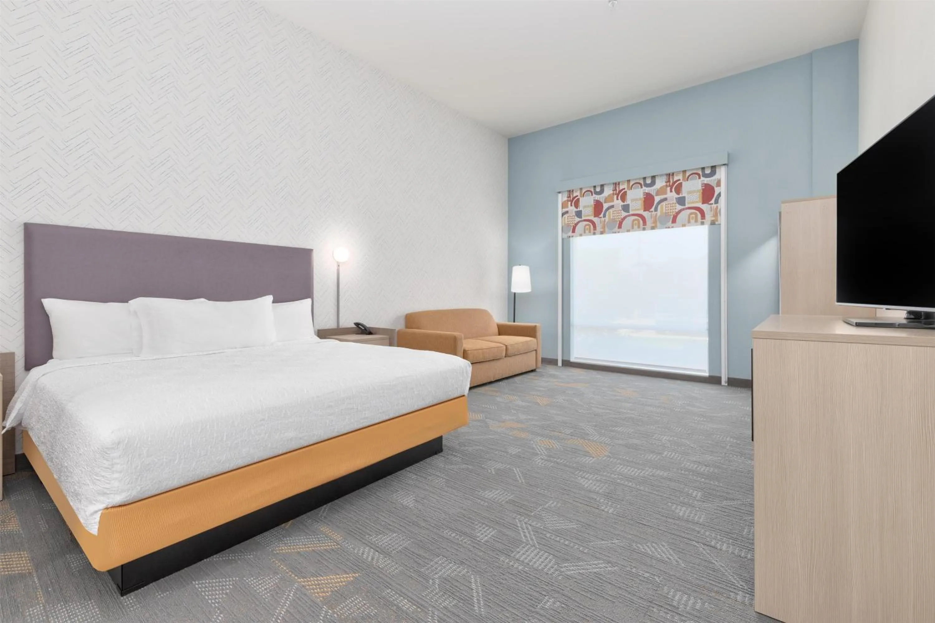 Living room, Bed in Home2 Suites By Hilton Paris