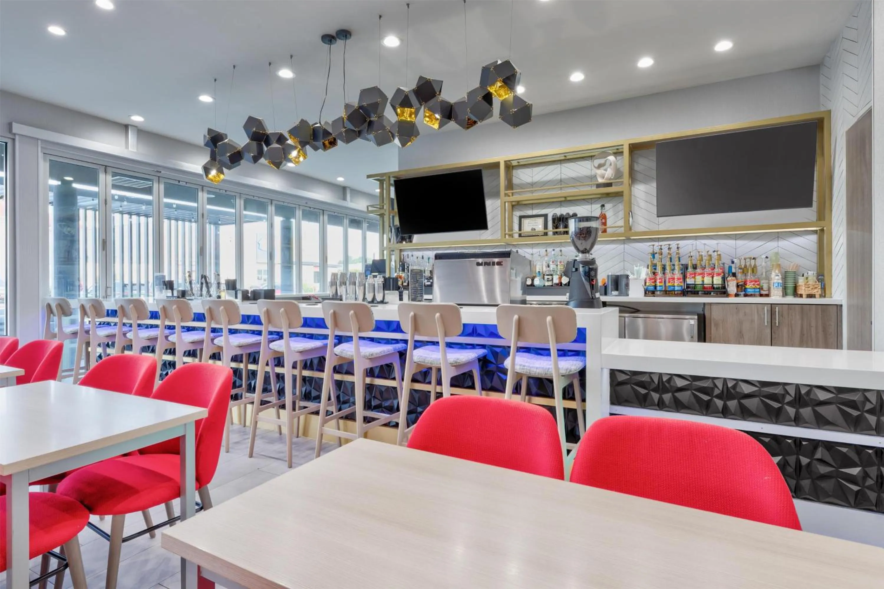 Lounge or bar in Home2 Suites By Hilton Paris