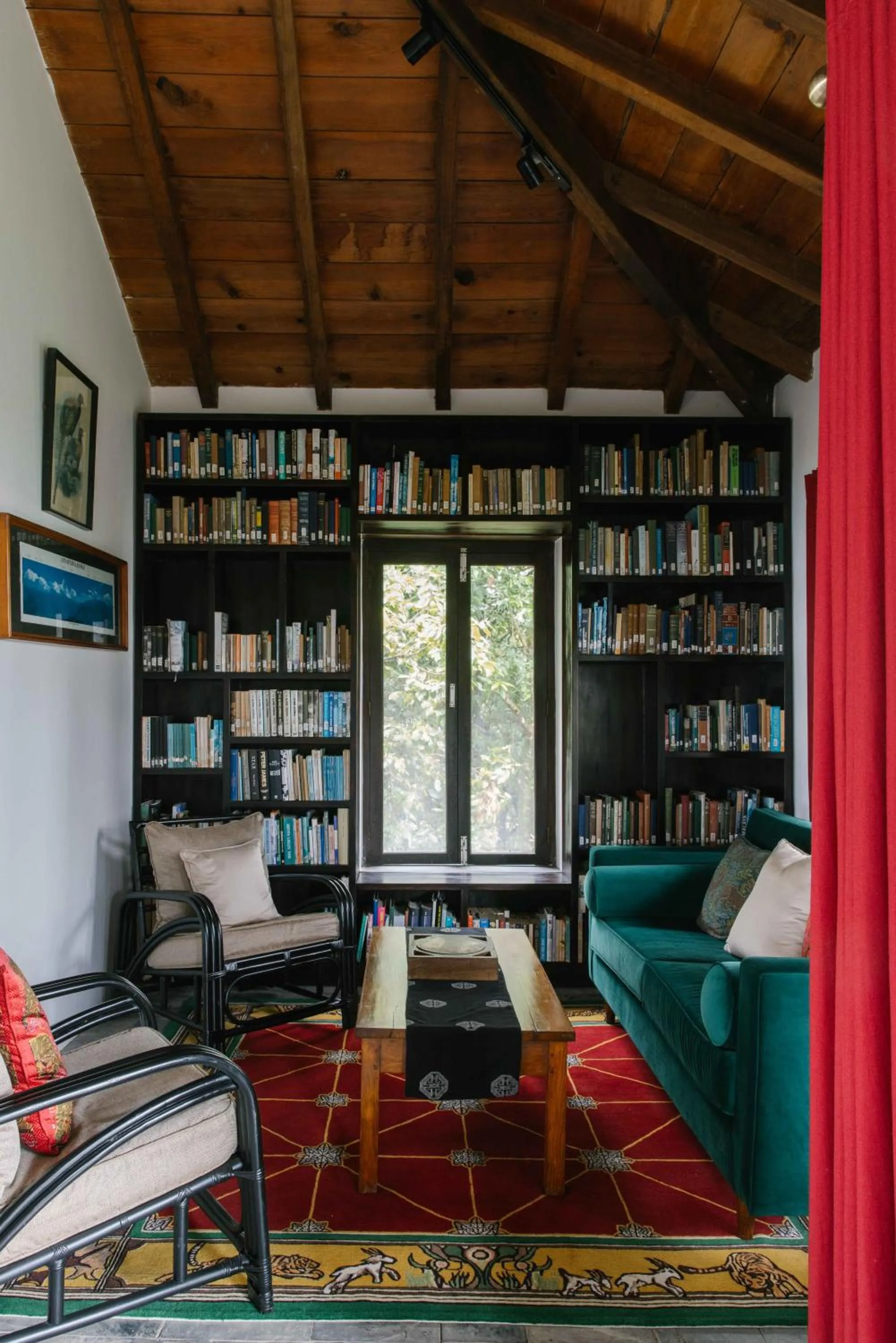 Library in Tiger Mountain Pokhara Lodge