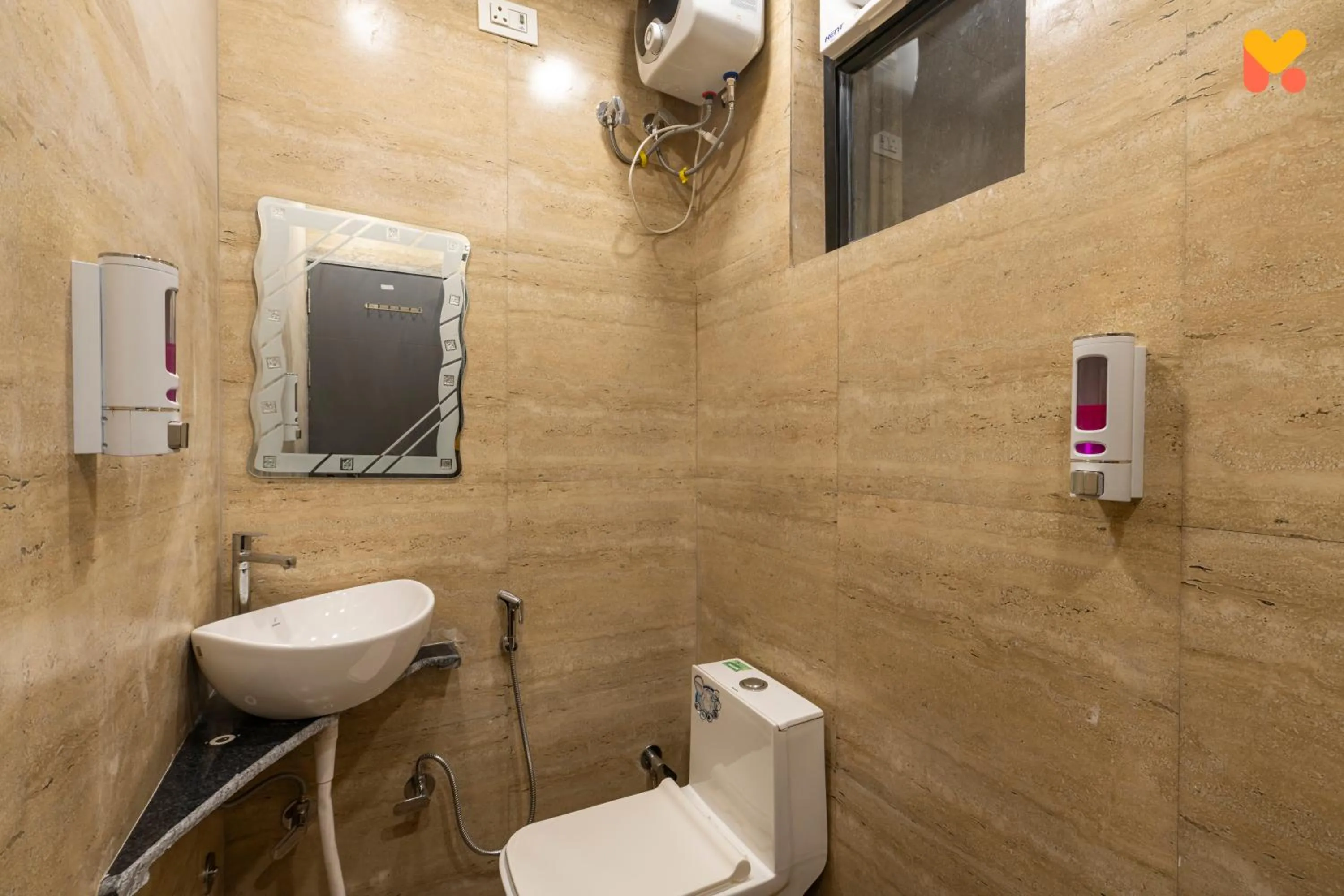 Shower in Madpackers Jaipur