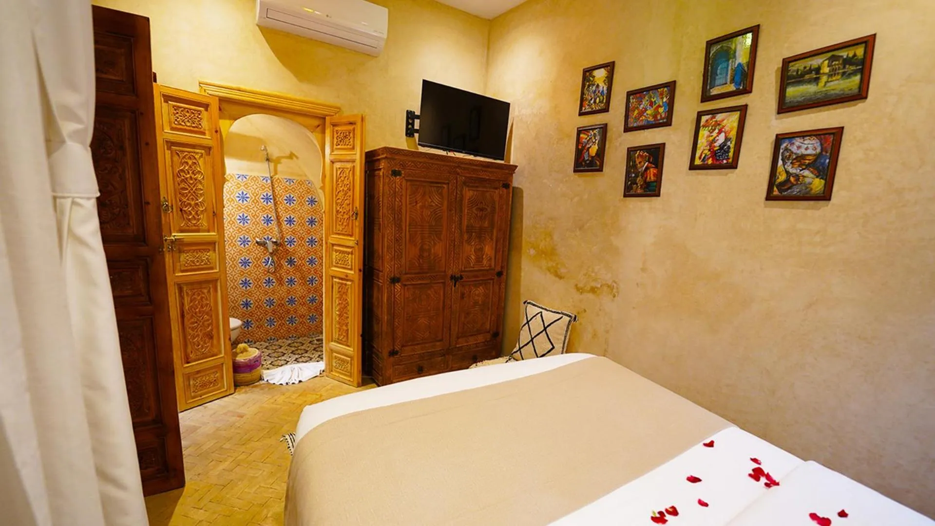 Bed in Riad Touhfa Kasbah Marrakech