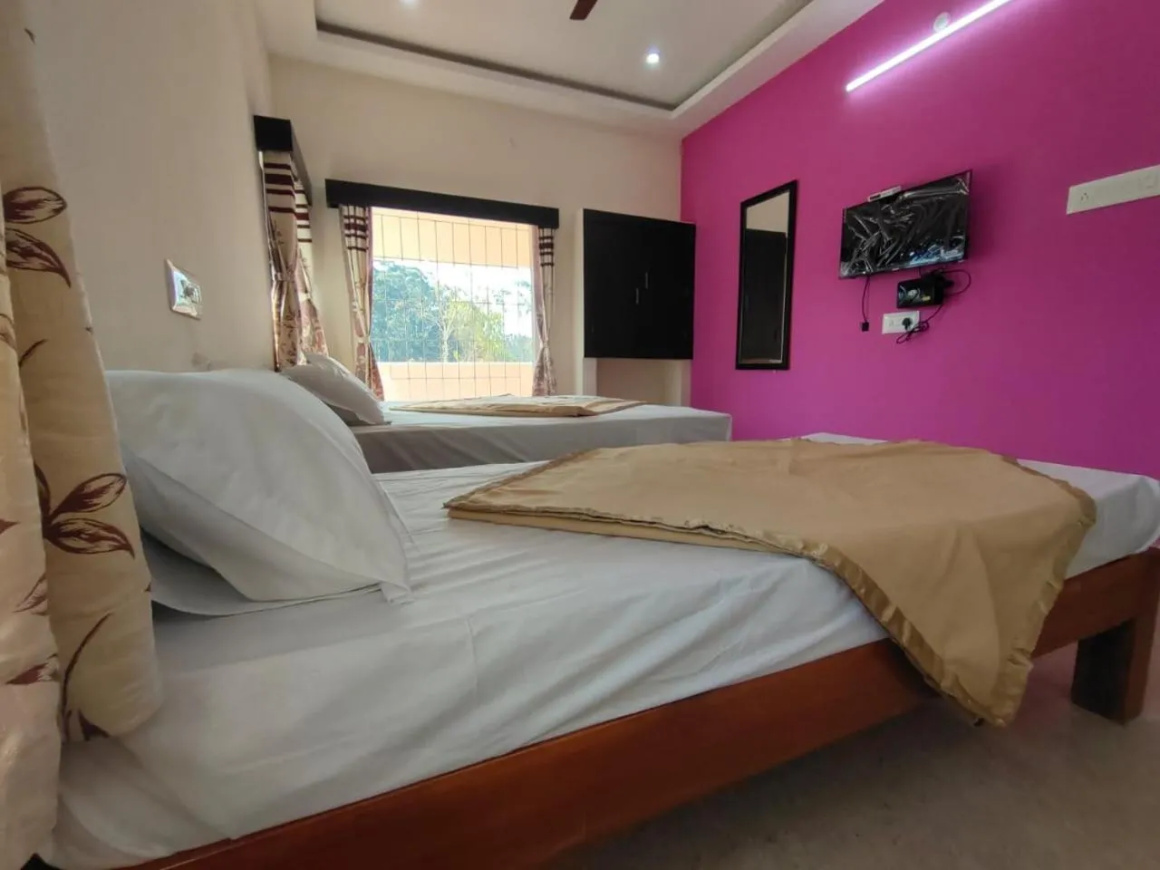 Communal lounge/ TV room, Bed in Grandwood Coco Resort Yercaud