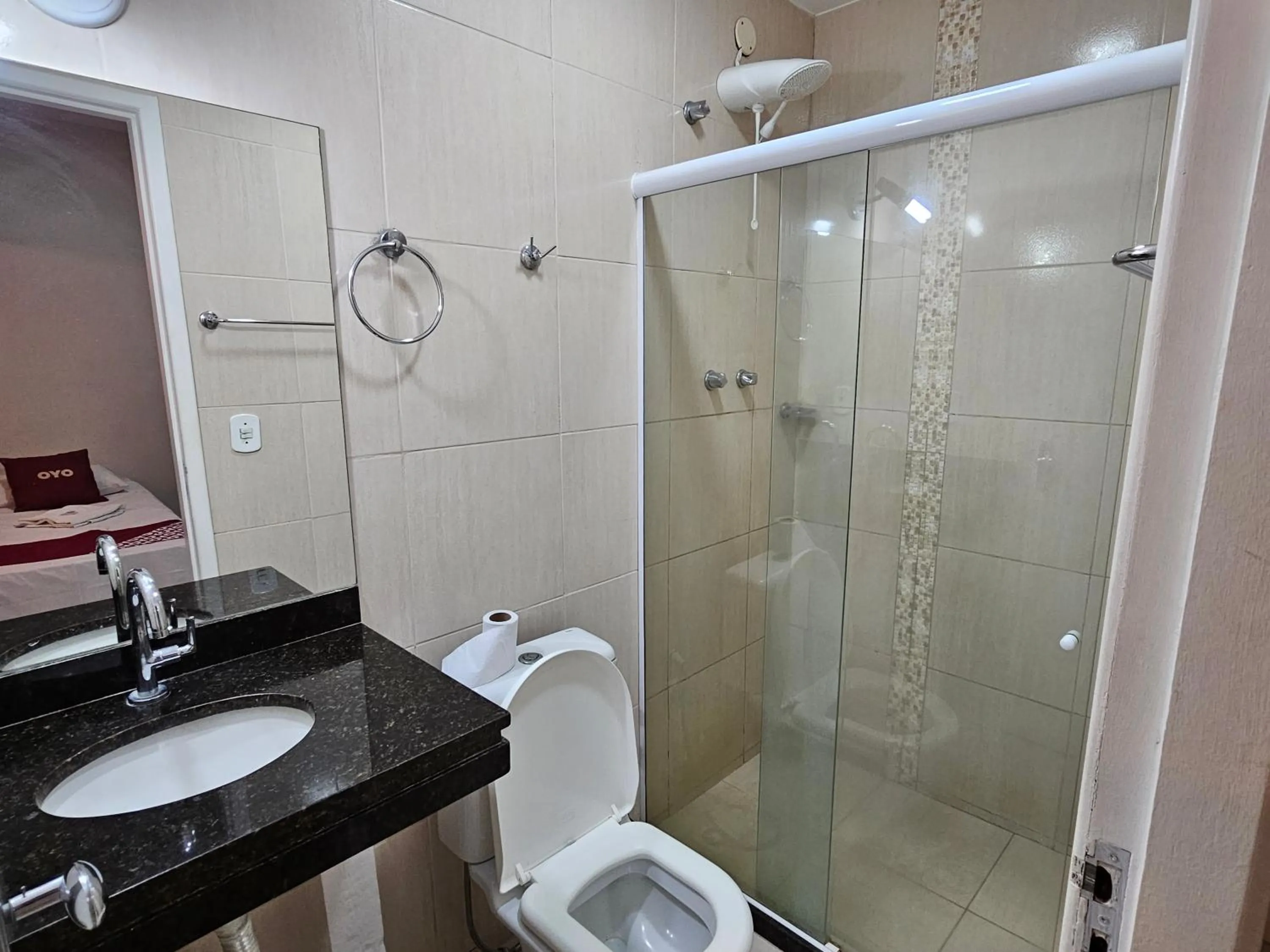 Shower in HOTEL INDIANO