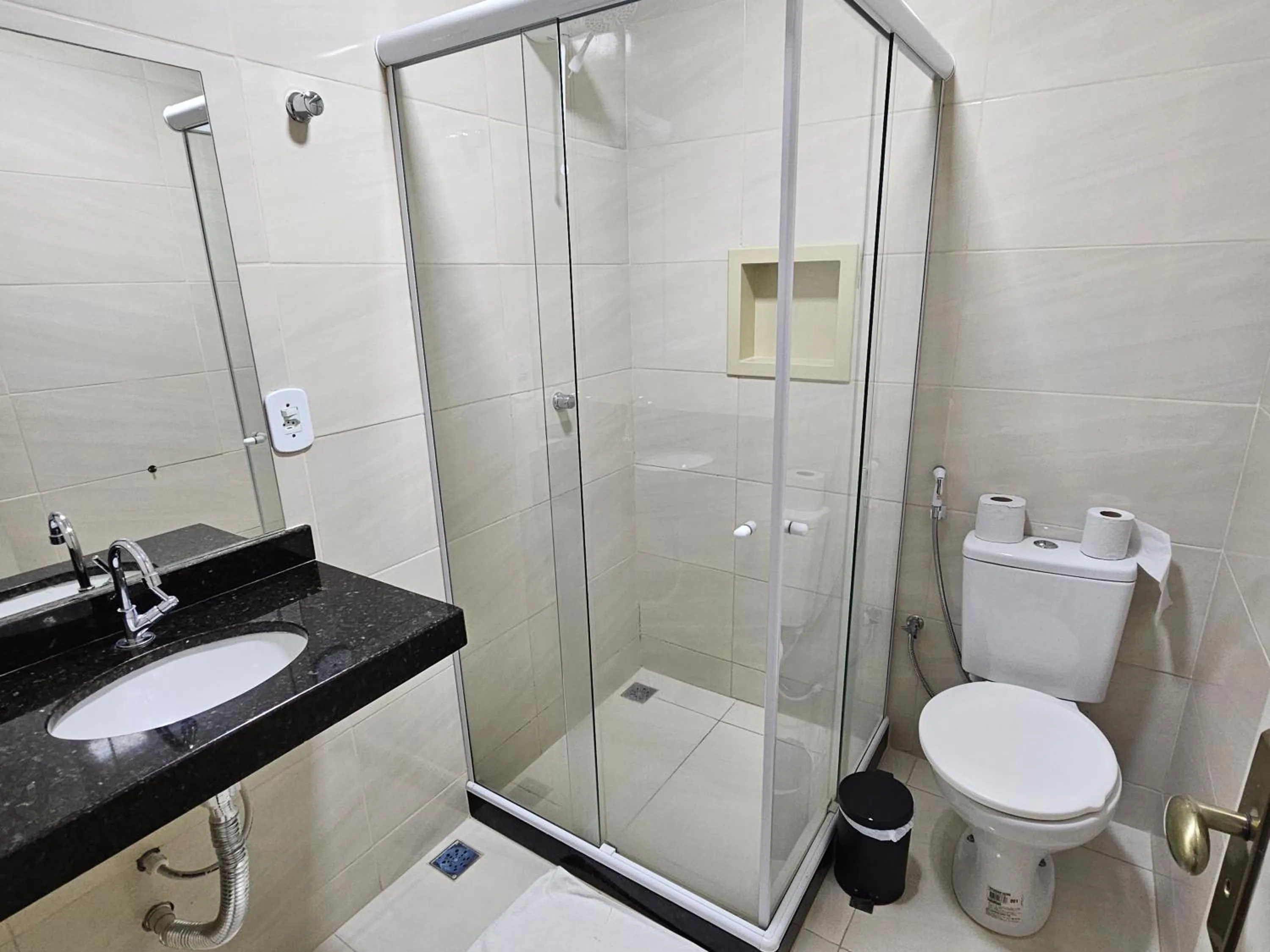 Shower in HOTEL INDIANO