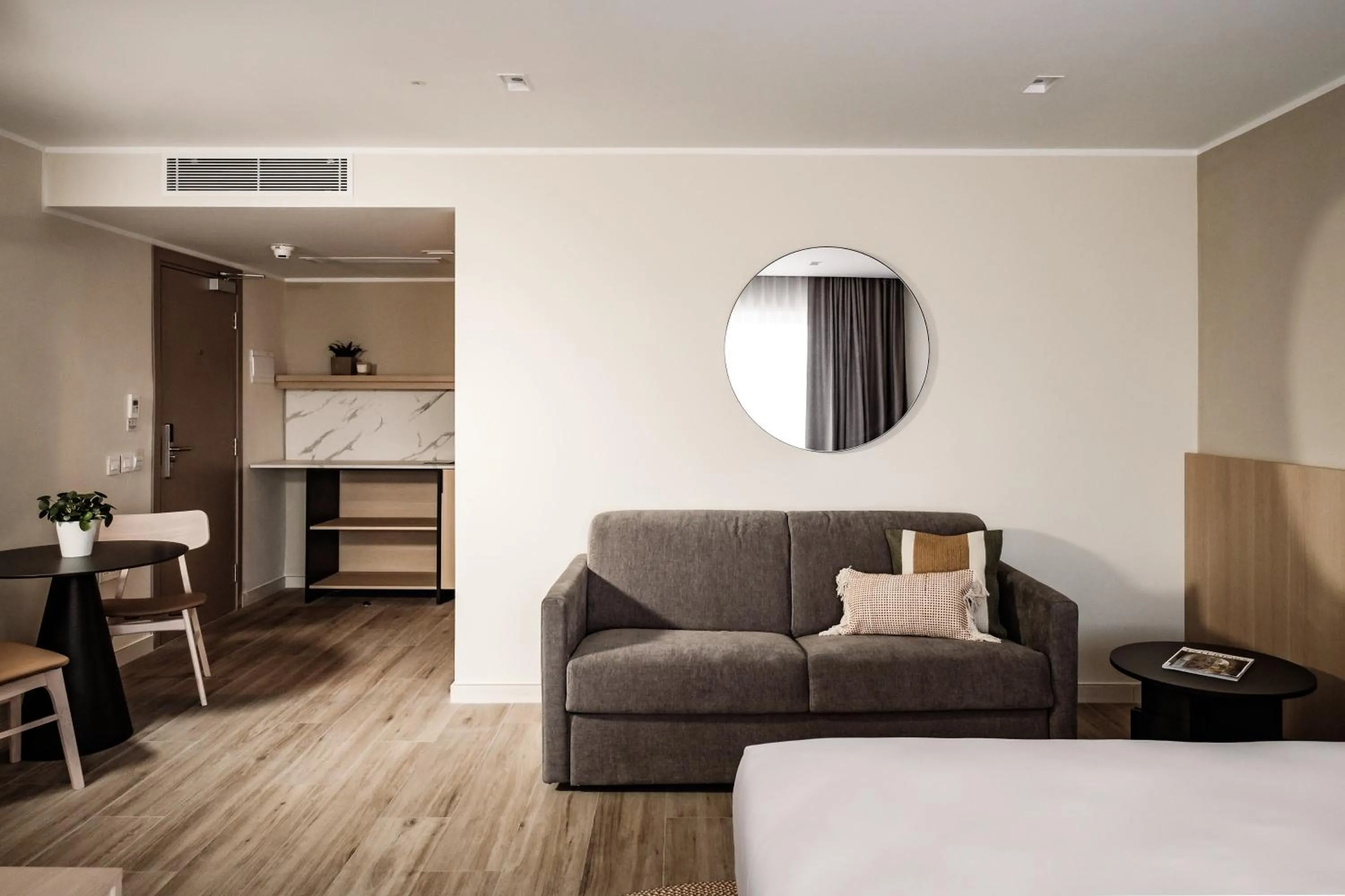 Seating area, Bed in Strand Suites by NEU Collective